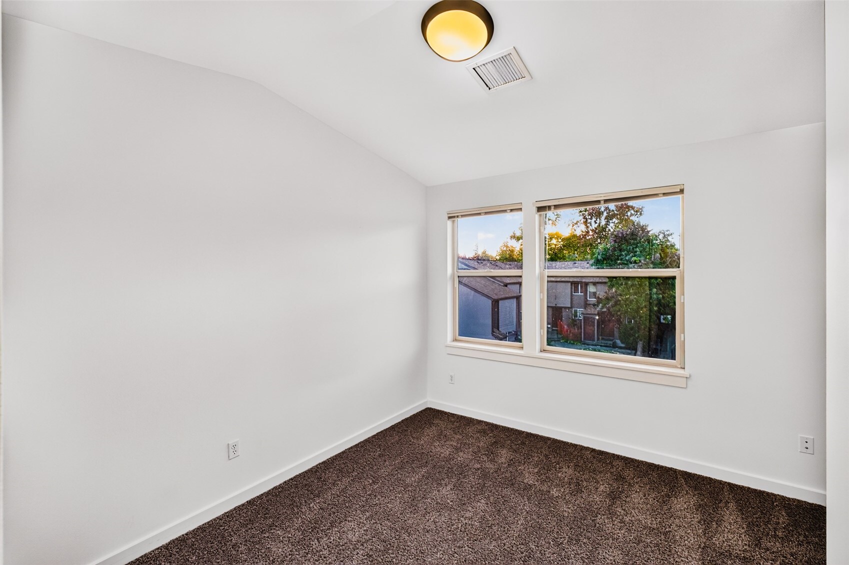 1214 N Northgate Way Property Photo 18