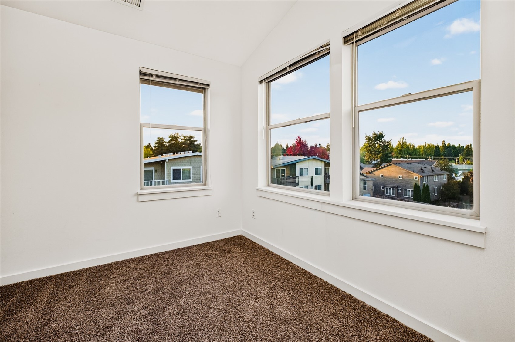 1214 N Northgate Way Property Photo 19