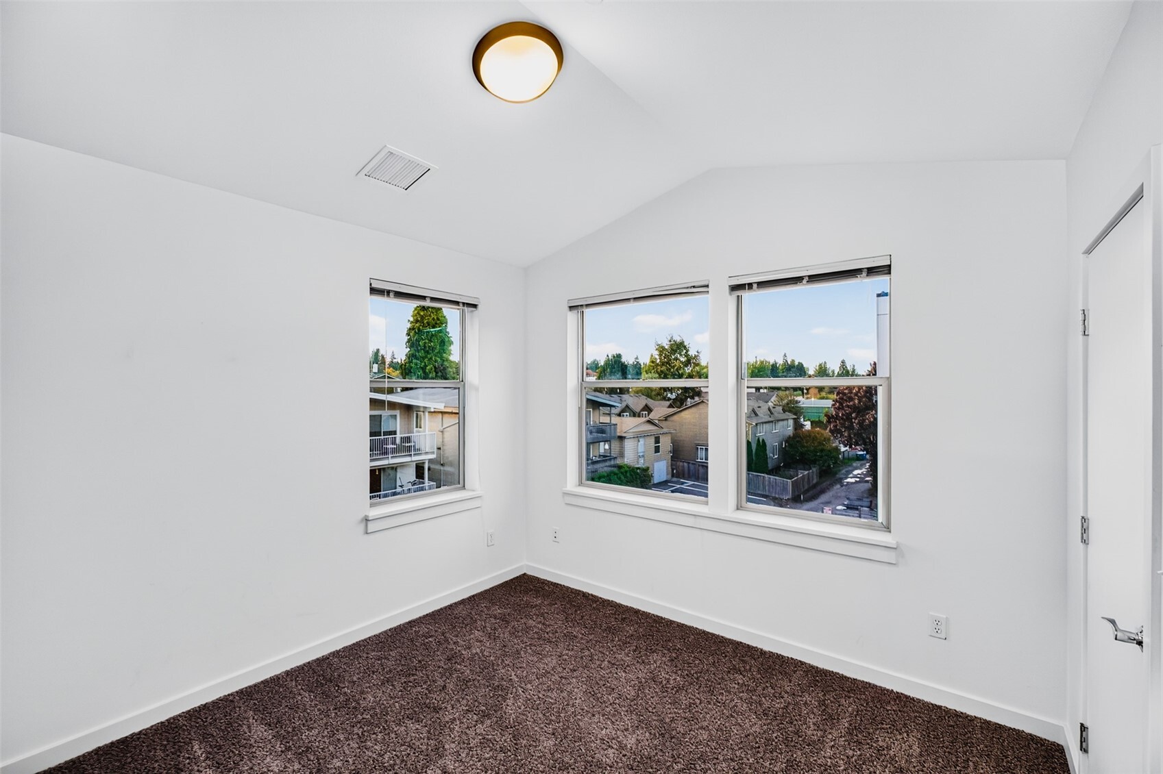 1214 N Northgate Way Property Photo 21