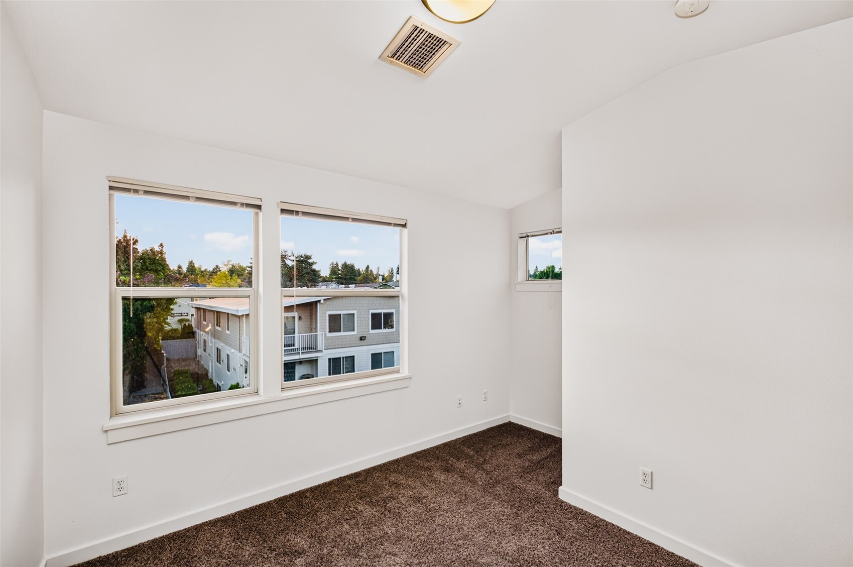 1214 N Northgate Way Property Photo 22