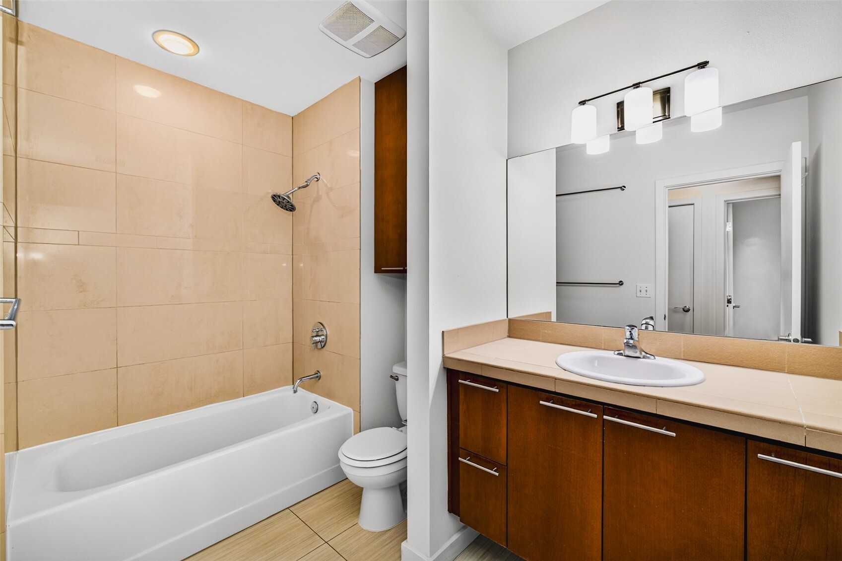 1214 N Northgate Way Property Photo 24