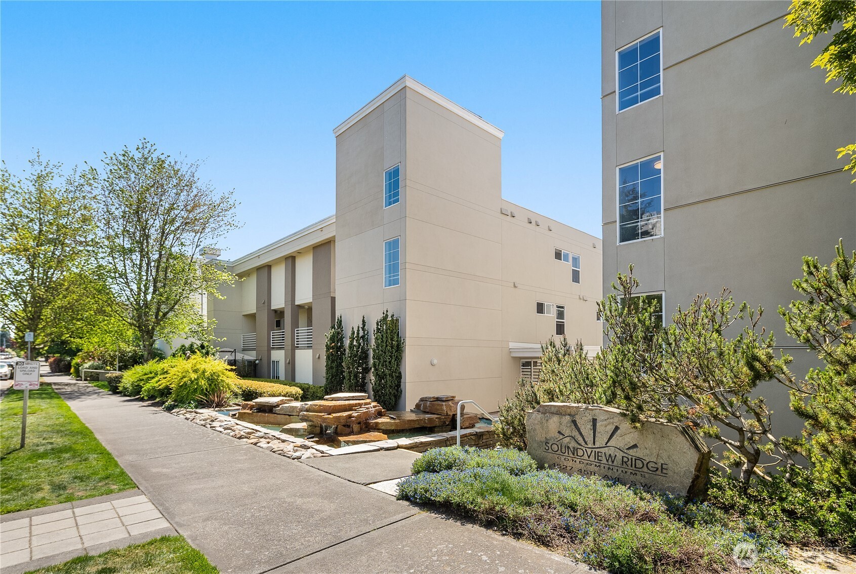 4527 45th Avenue 204S Property Photo 1