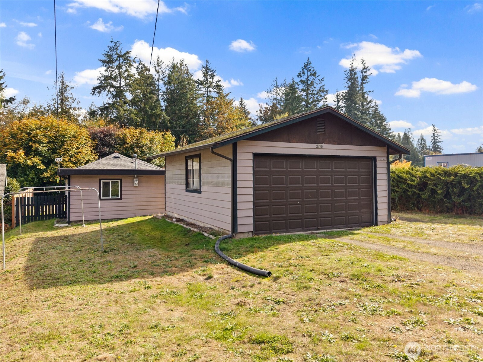 2290 Hilltop Lane Property Photo 1