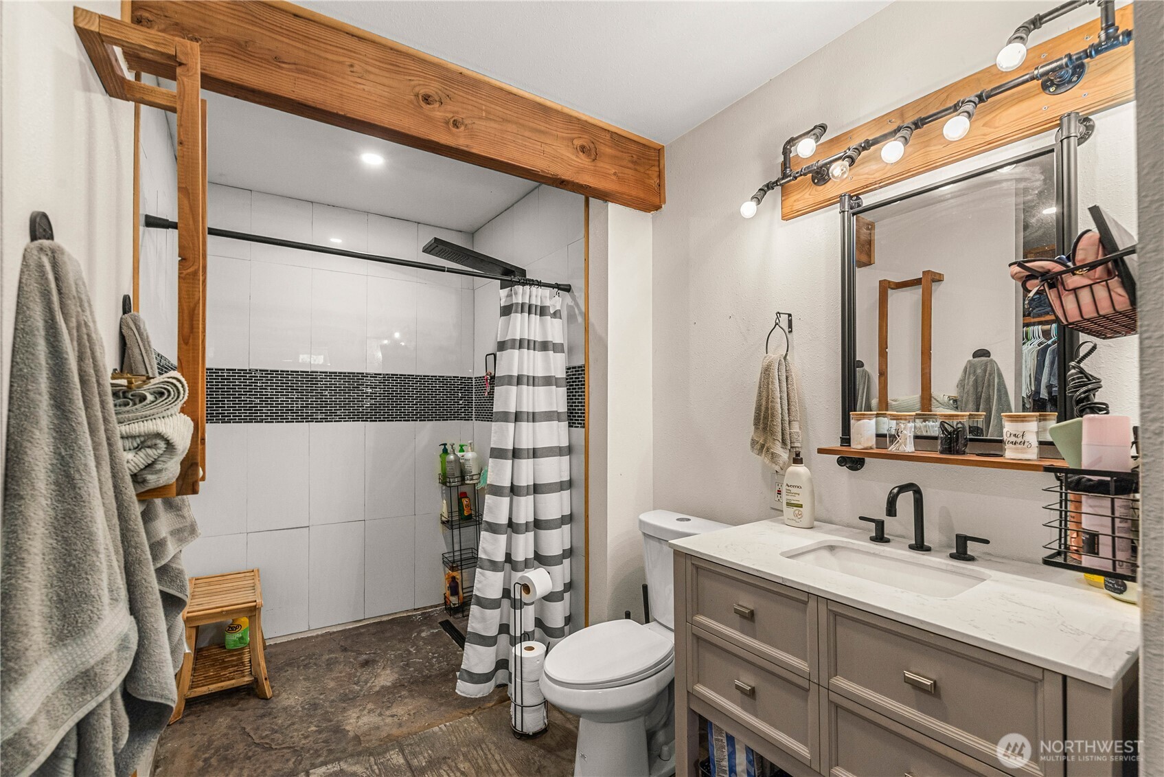 7985 North Dryden Road Property Photo 25