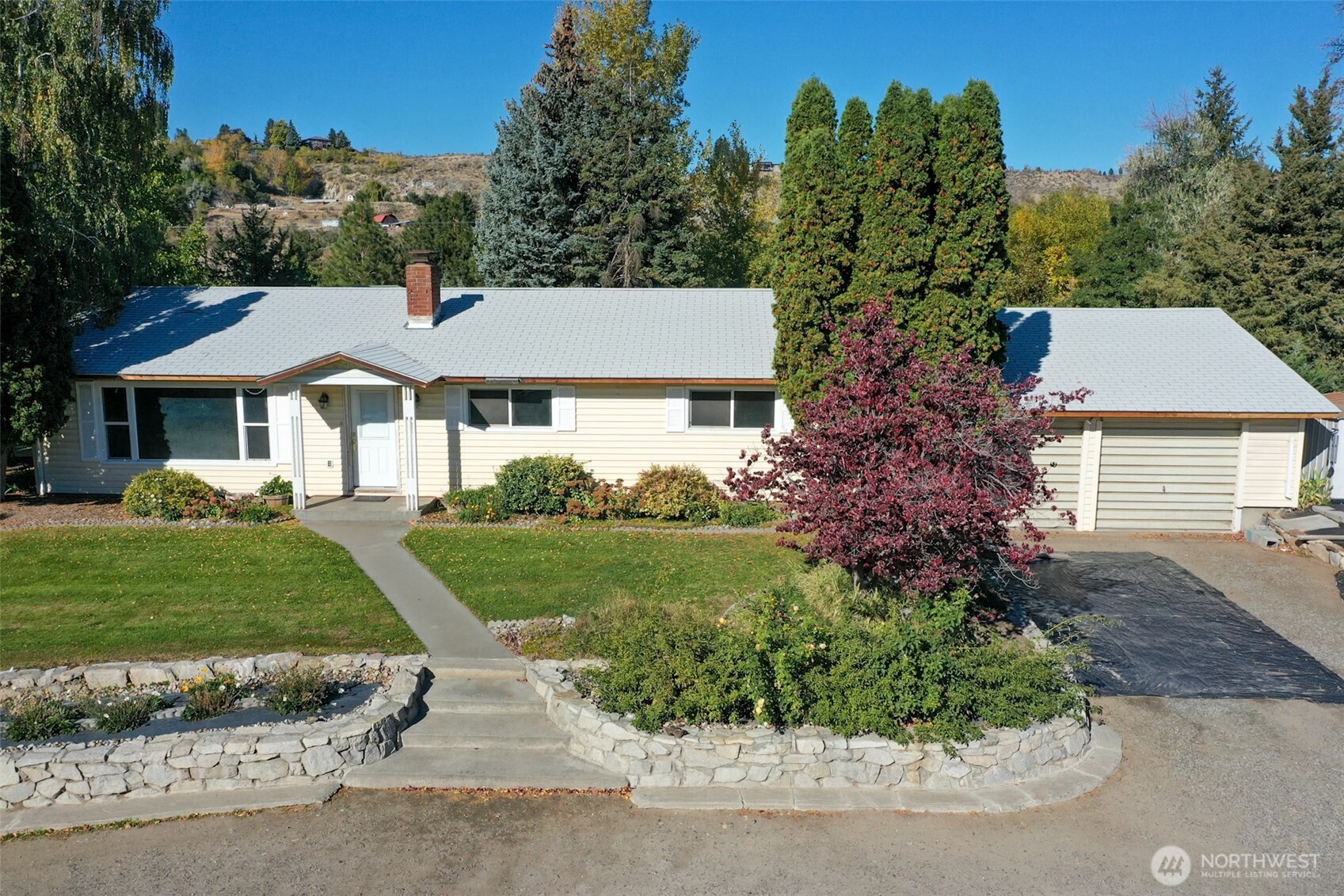 456 Okoma Drive Property Photo 1