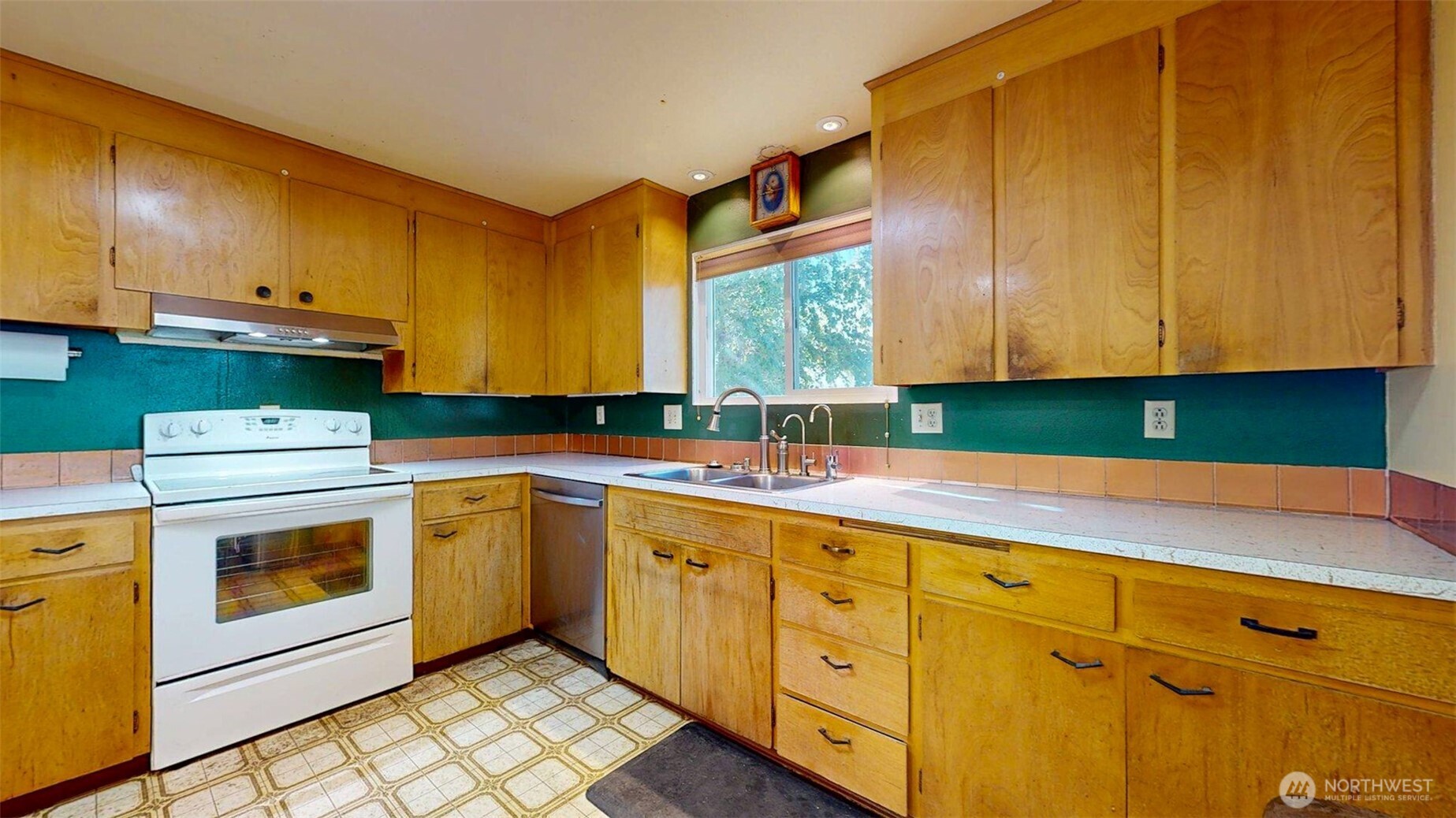 456 Okoma Drive Property Photo 8