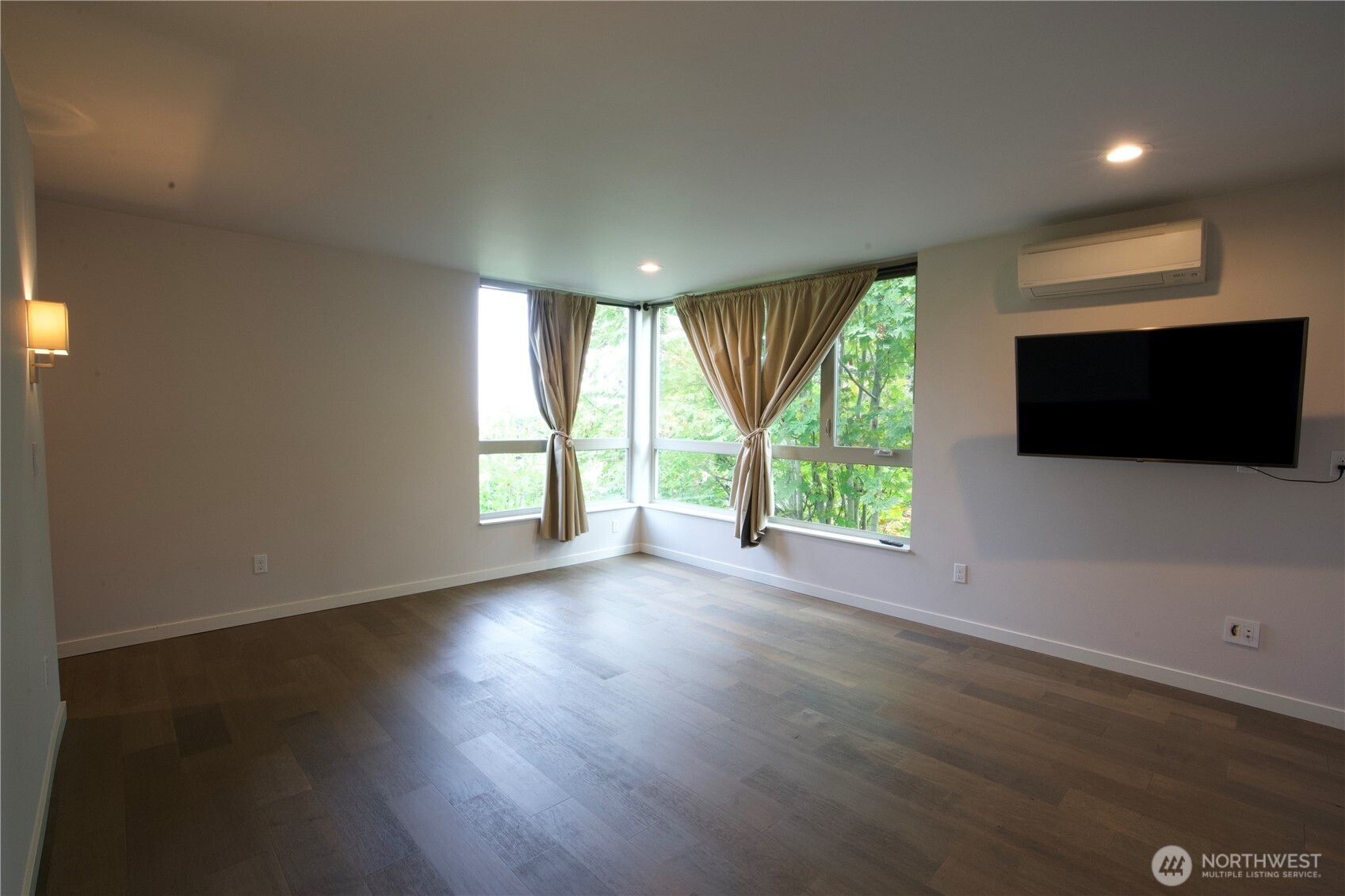 9109 Cyrus Avenue Property Photo 12