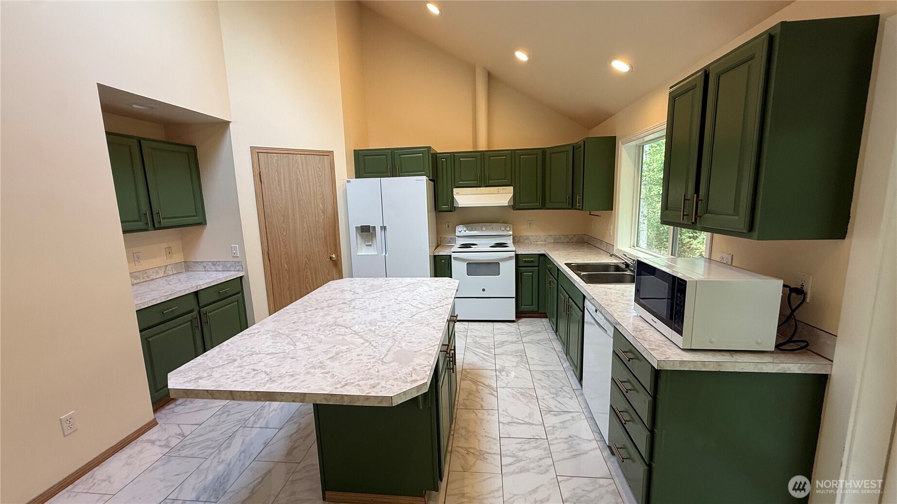 16131 79th Avenue Property Photo 3