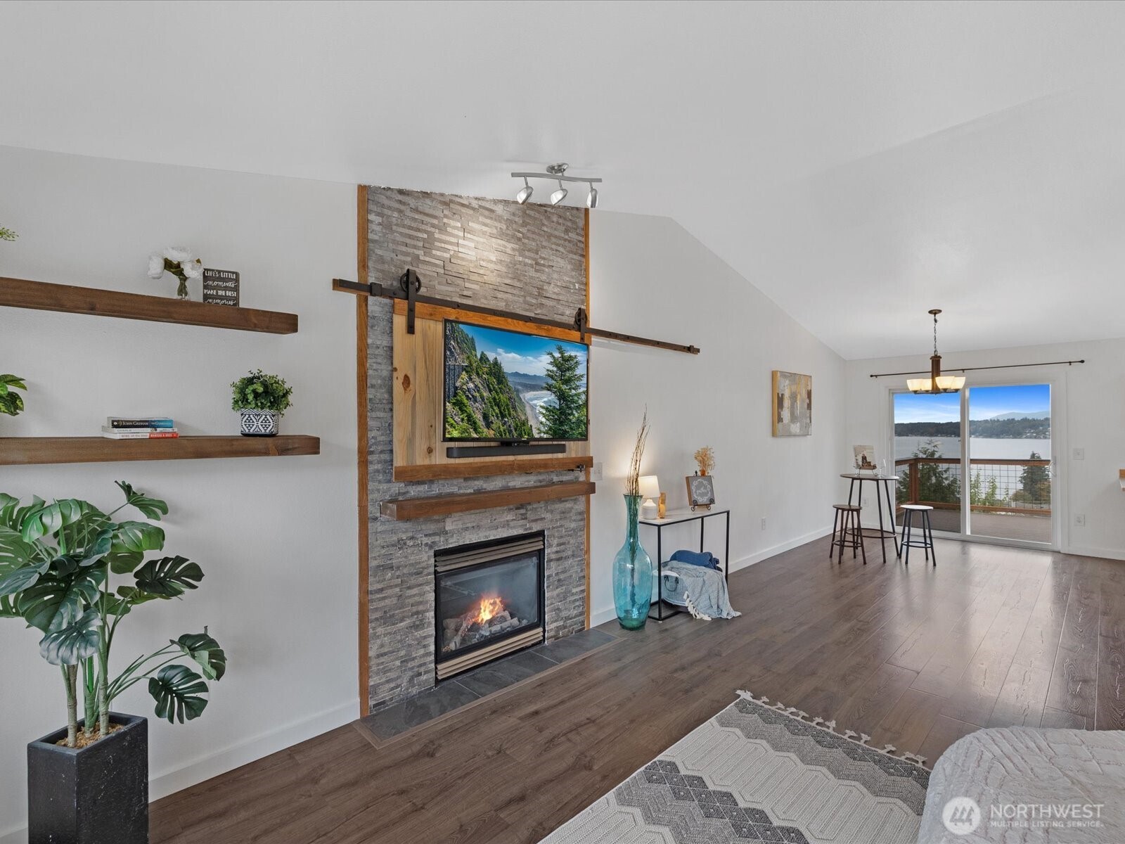 11131 15th Place Property Photo 5