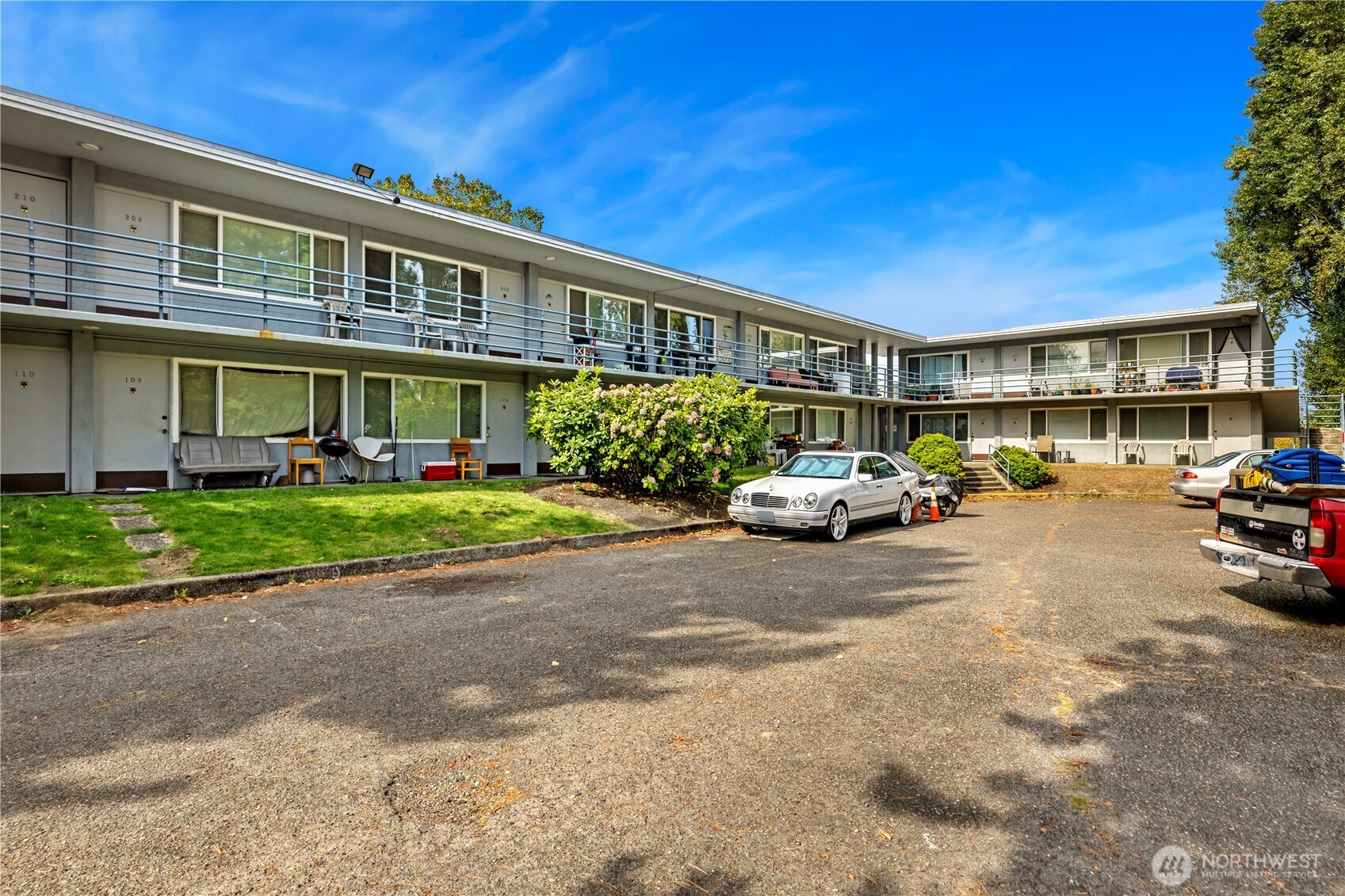2600 Thorndyke Avenue Property Photo 10