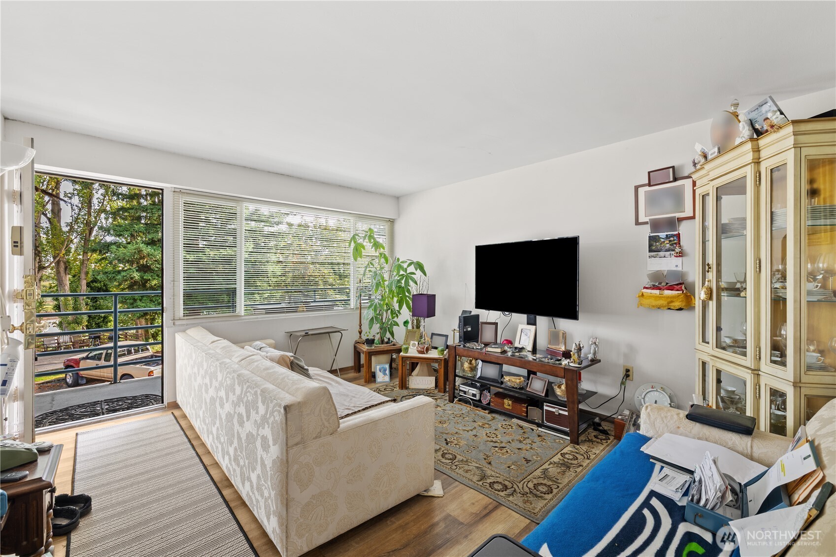 2600 Thorndyke Avenue Property Photo 11