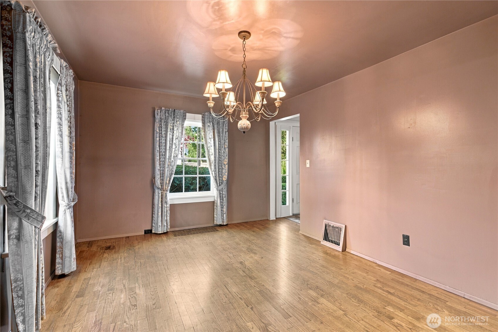 2710 W Yakima Avenue Property Photo 11