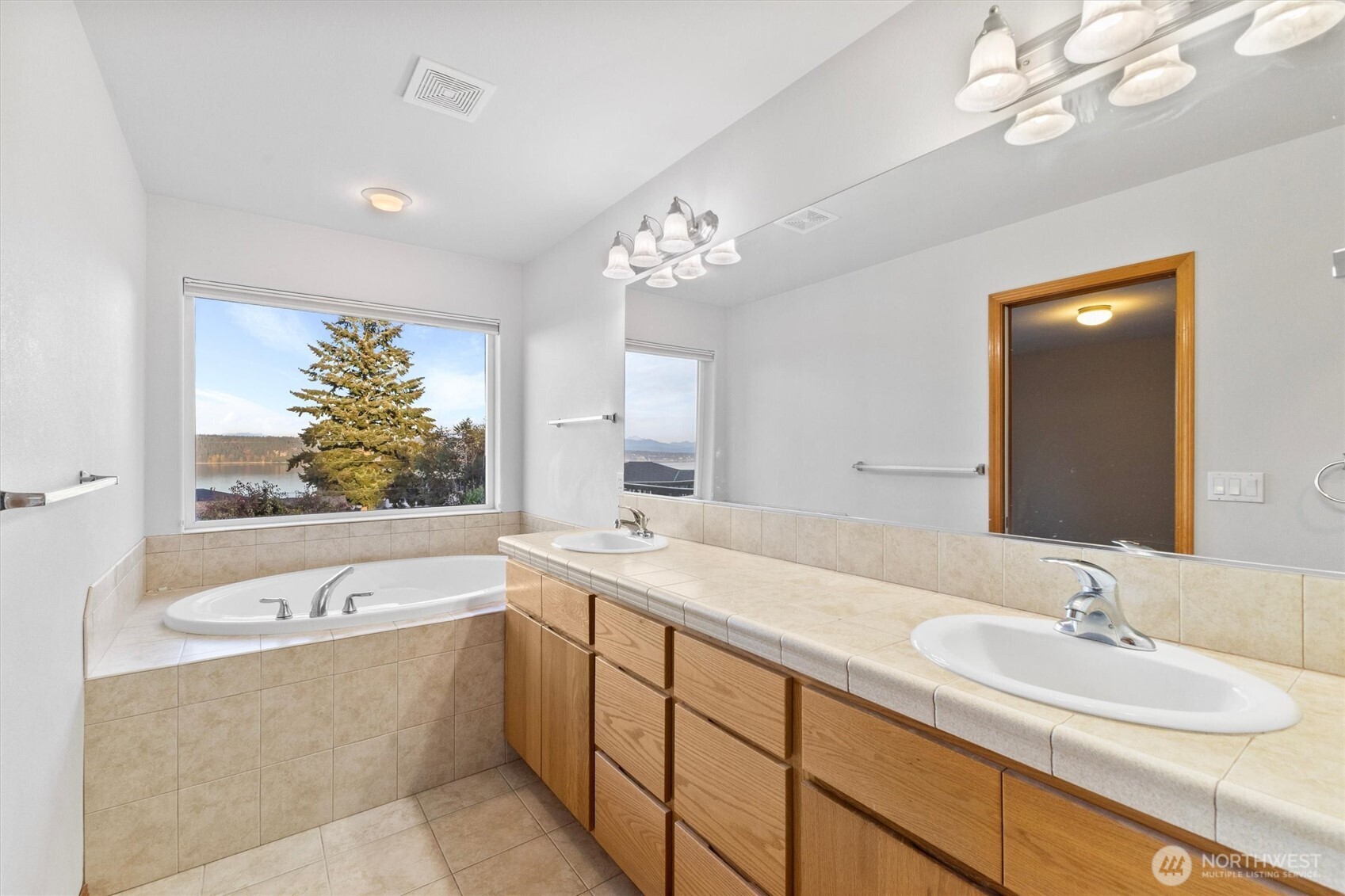 2927 Viewmont Place Property Photo 16
