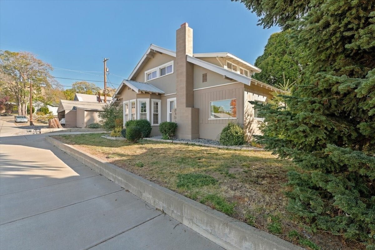 405 E Nixon Avenue Property Photo 1