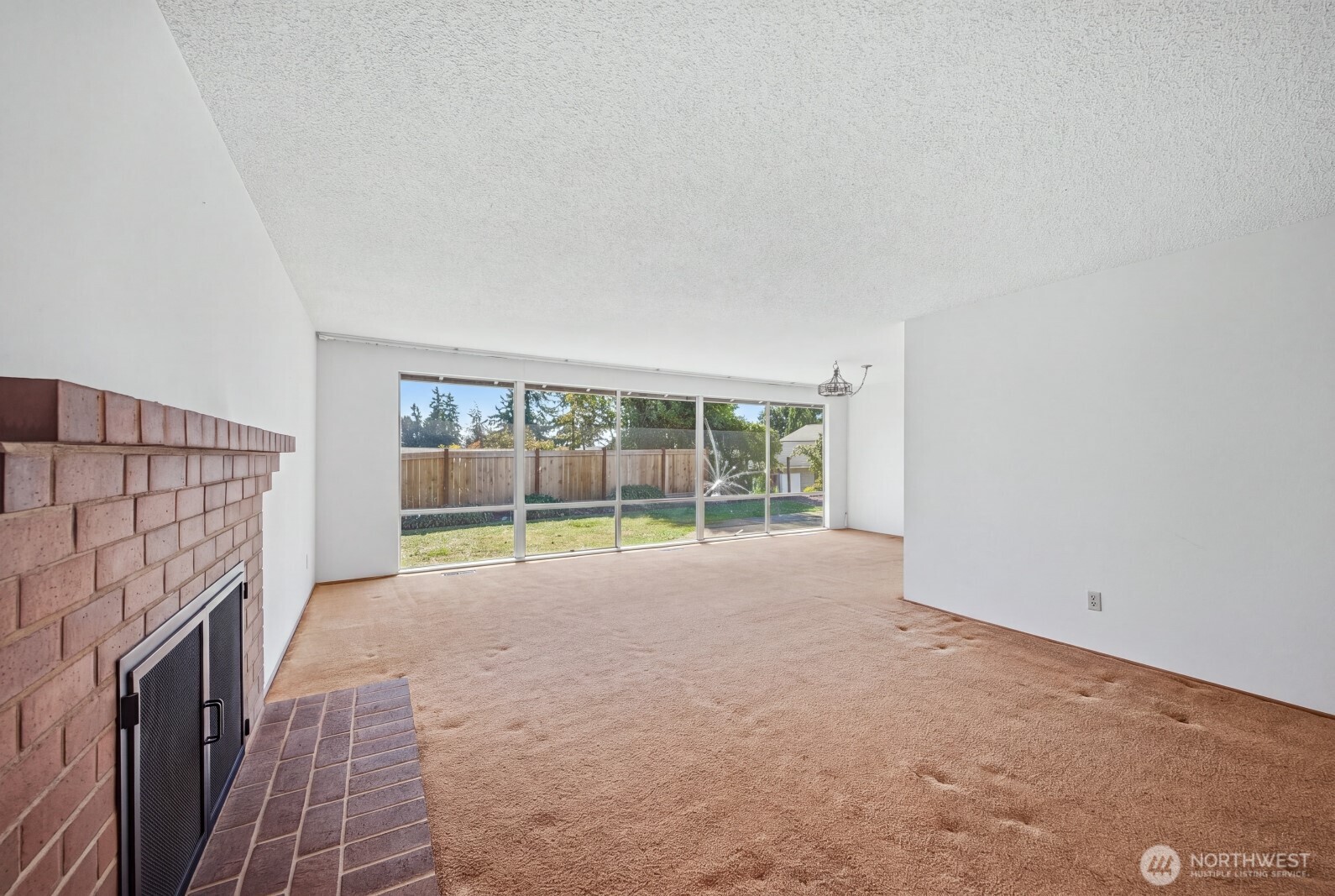 860 170th Place Property Photo 9