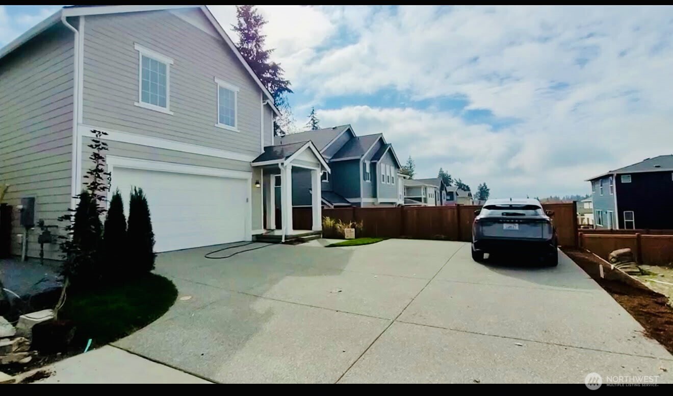 4951 88th Dr Ne Property Photo 2