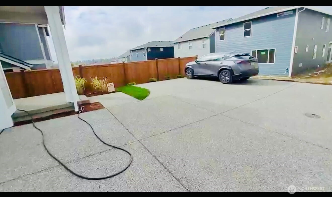 4951 88th Dr Ne Property Photo 4