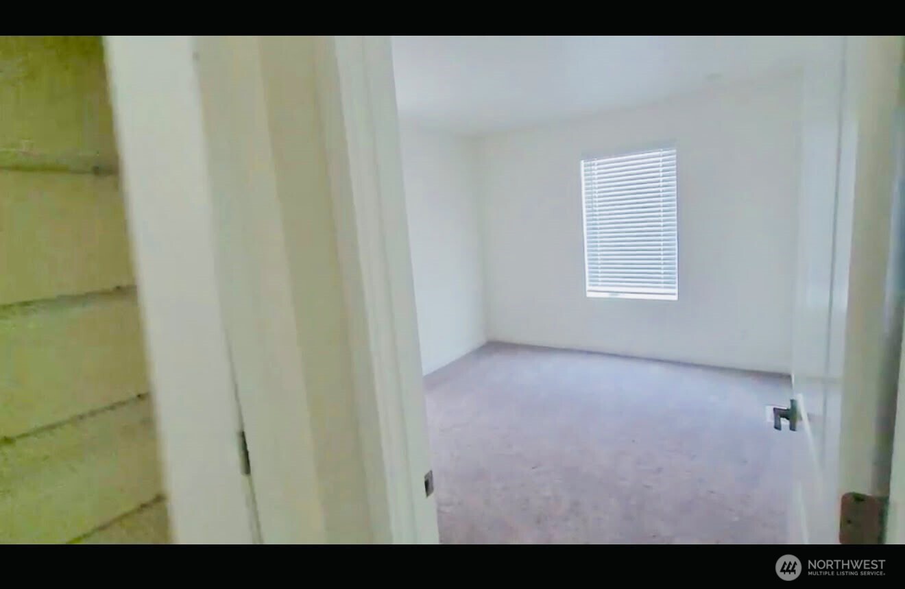 4951 88th Dr Ne Property Photo 9