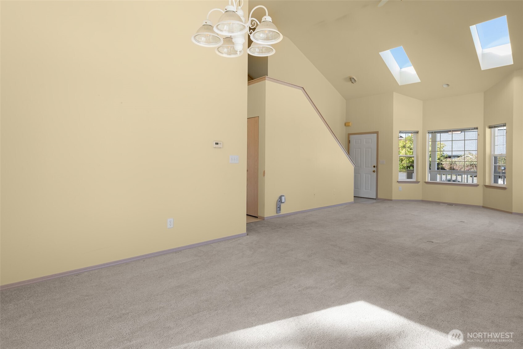 1316 Primrose Way Property Photo 5