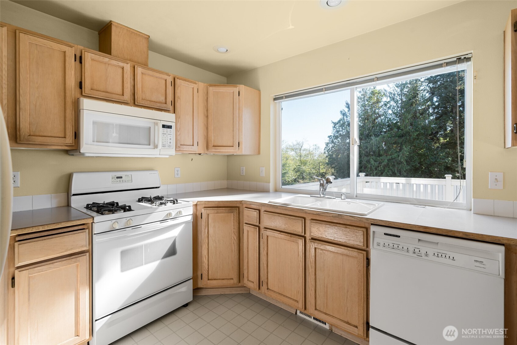 1316 Primrose Way Property Photo 9