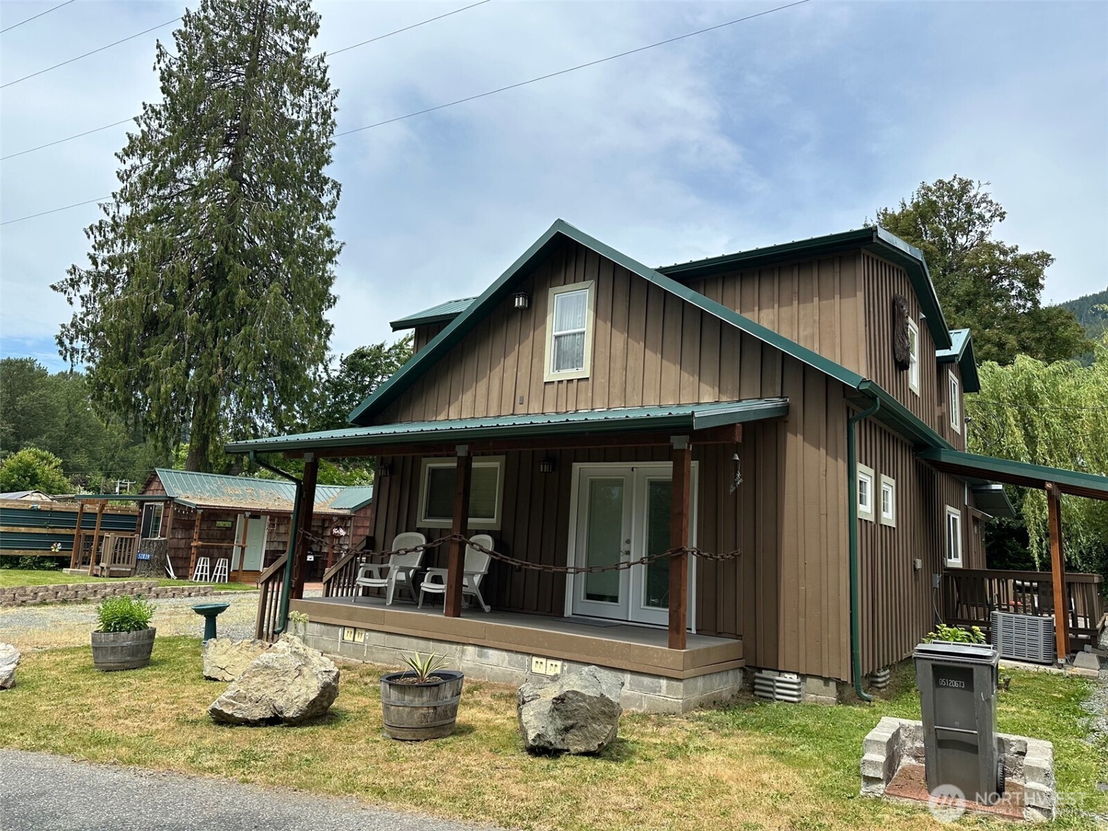 52839 Railroad Avenue Property Photo 4