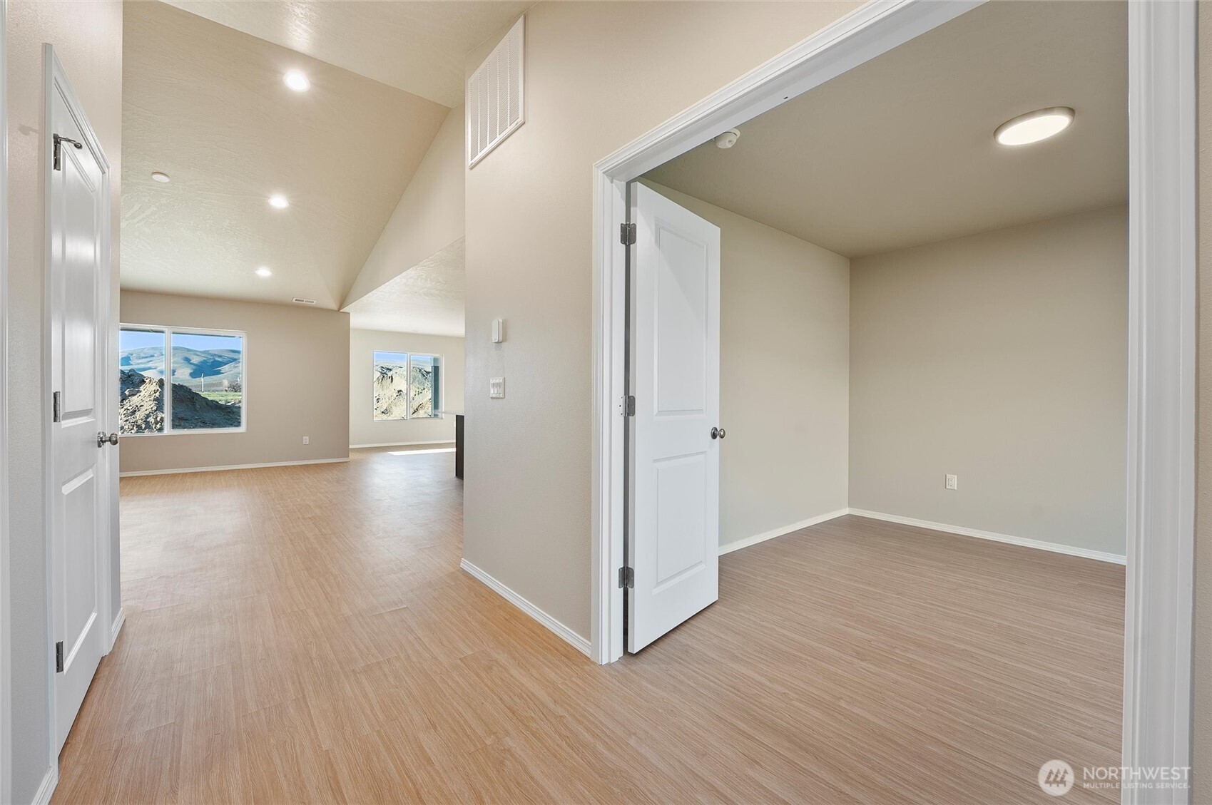 219 Poplar Street Property Photo 2