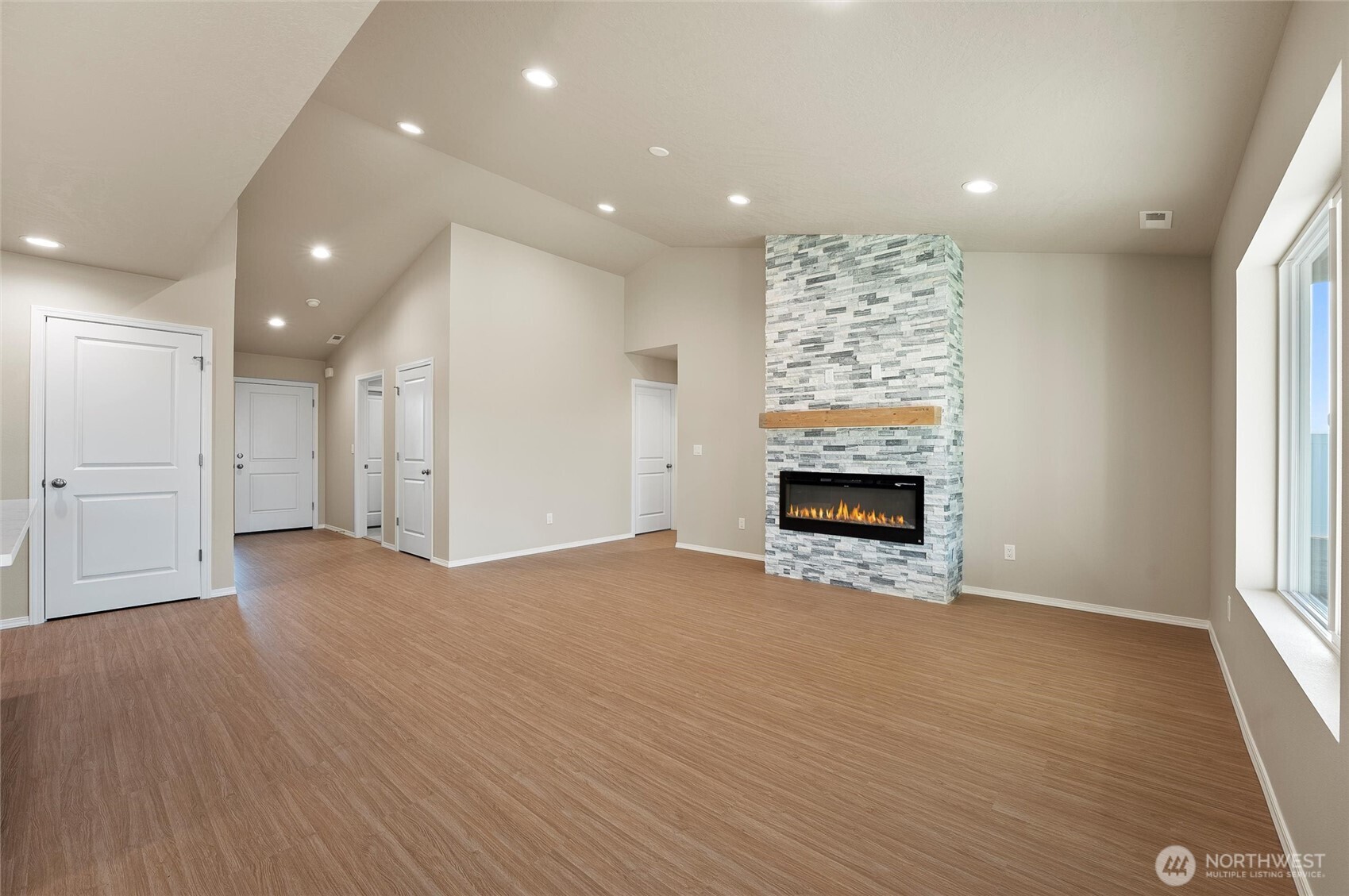 219 Poplar Street Property Photo 3