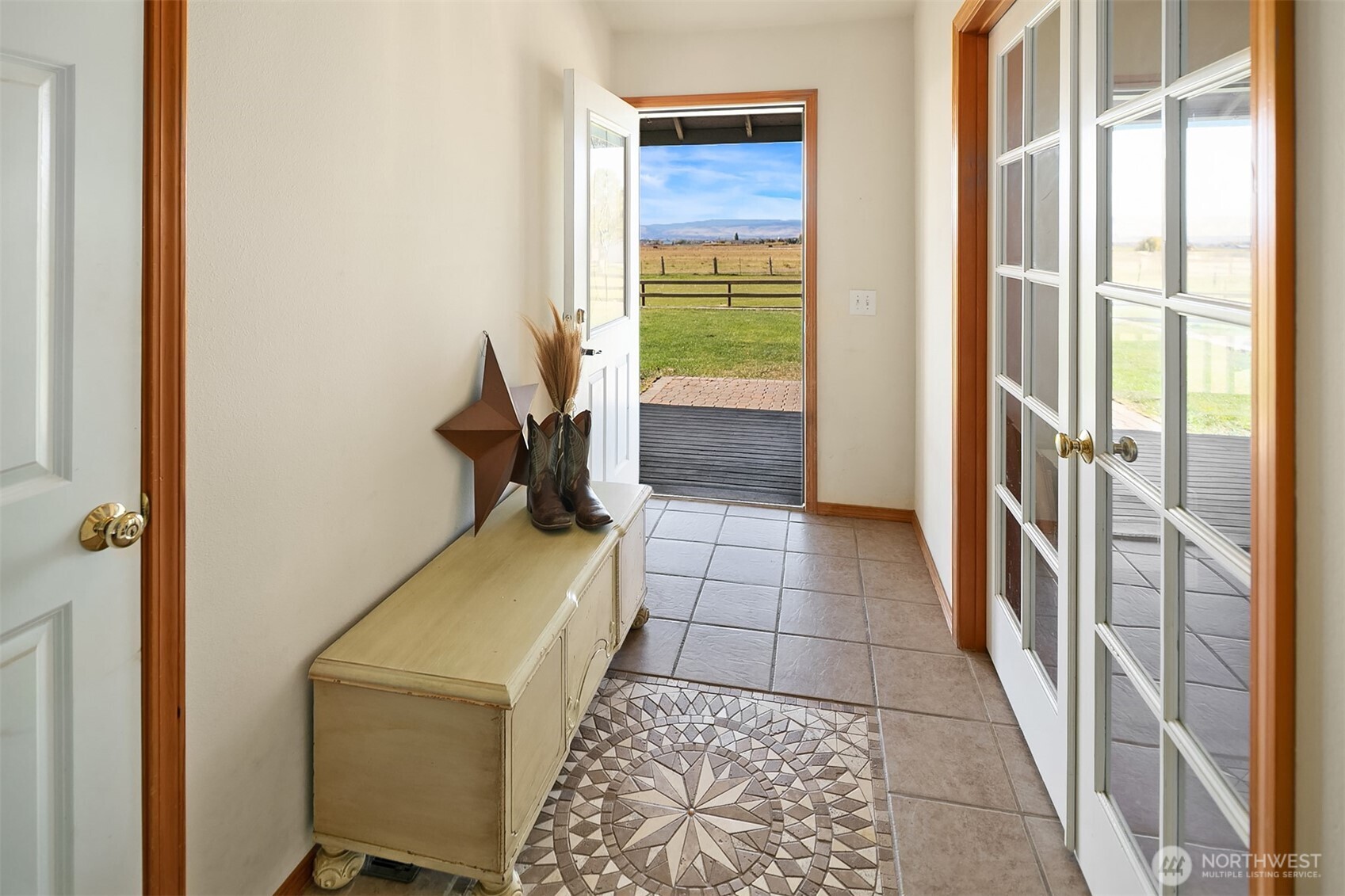240 Stone Tree Lane Property Photo 4