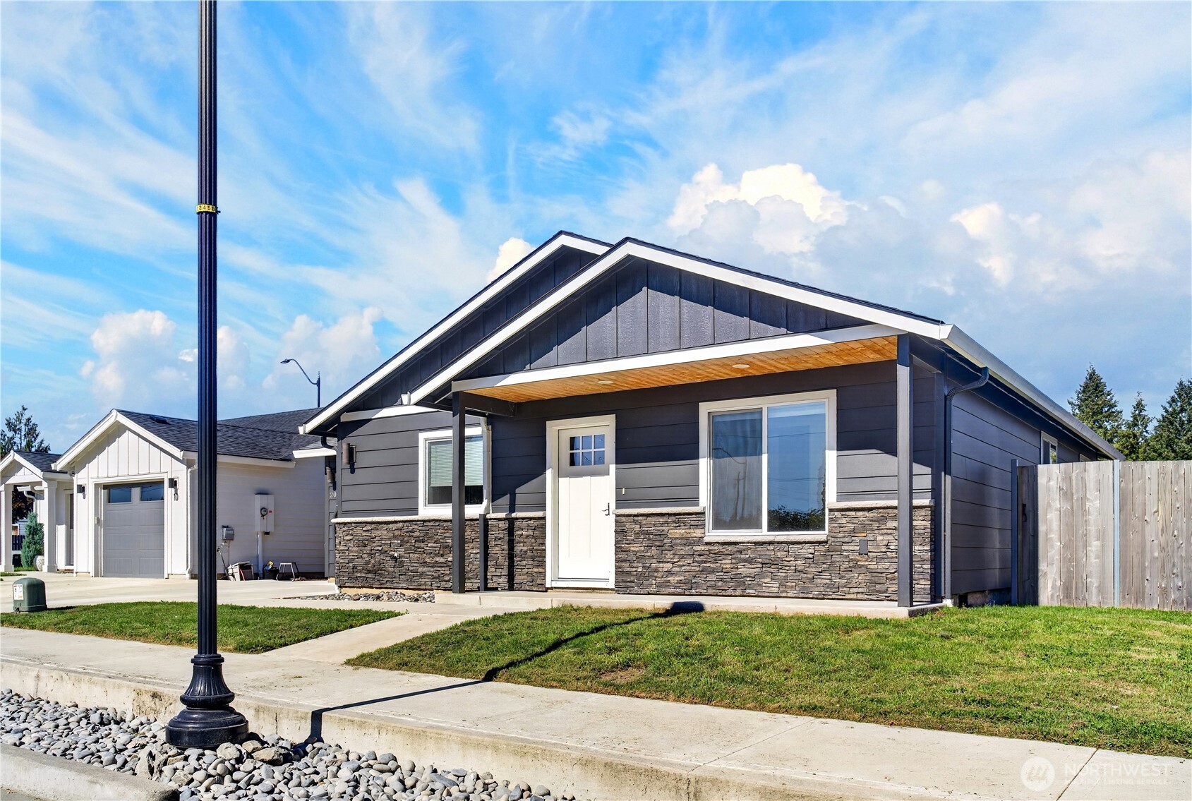 20 SE Scotton Way Property Photo 1