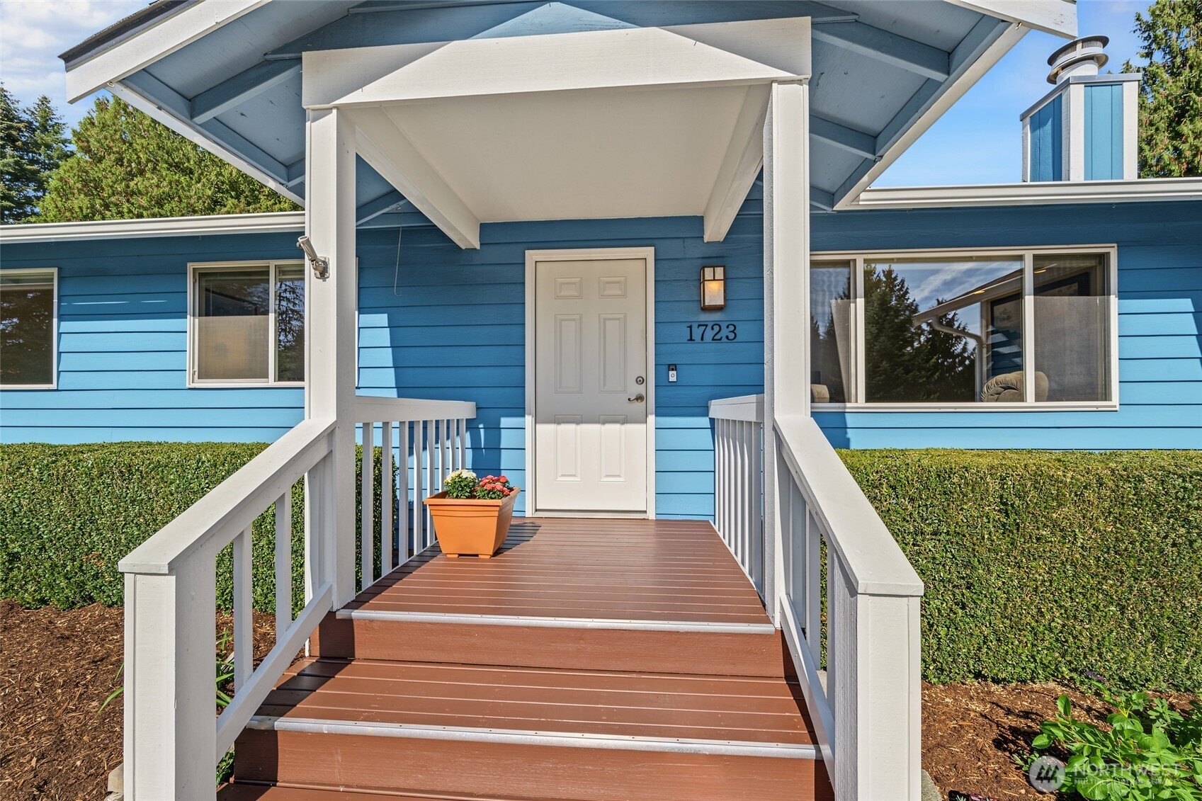 1723 172nd Street Property Photo 4