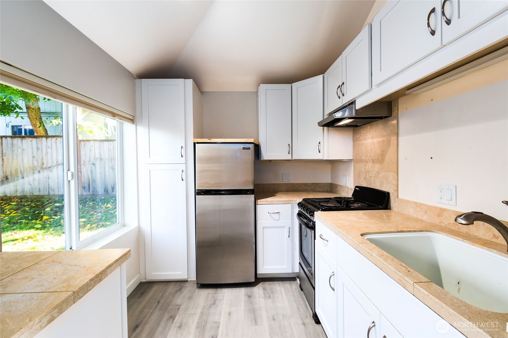 520 Guard Street Property Photo 12