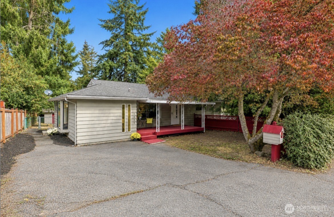 7815 227th Place Property Photo 2