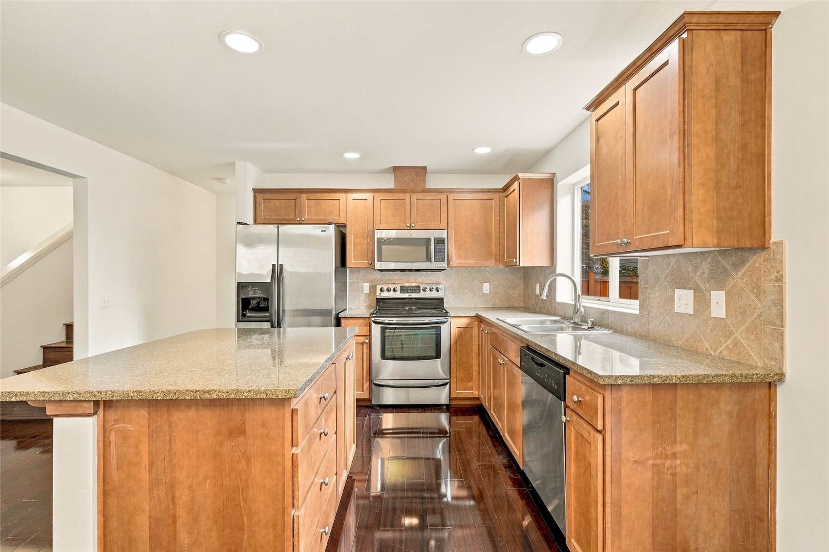 19423 Meridian Place Property Photo 12