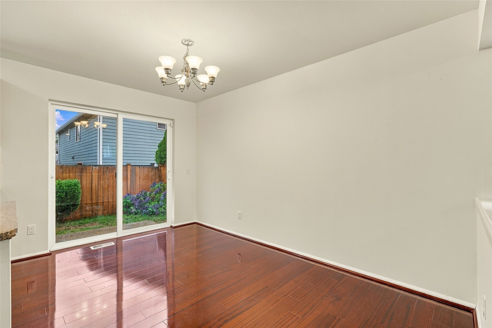 19423 Meridian Place Property Photo 14