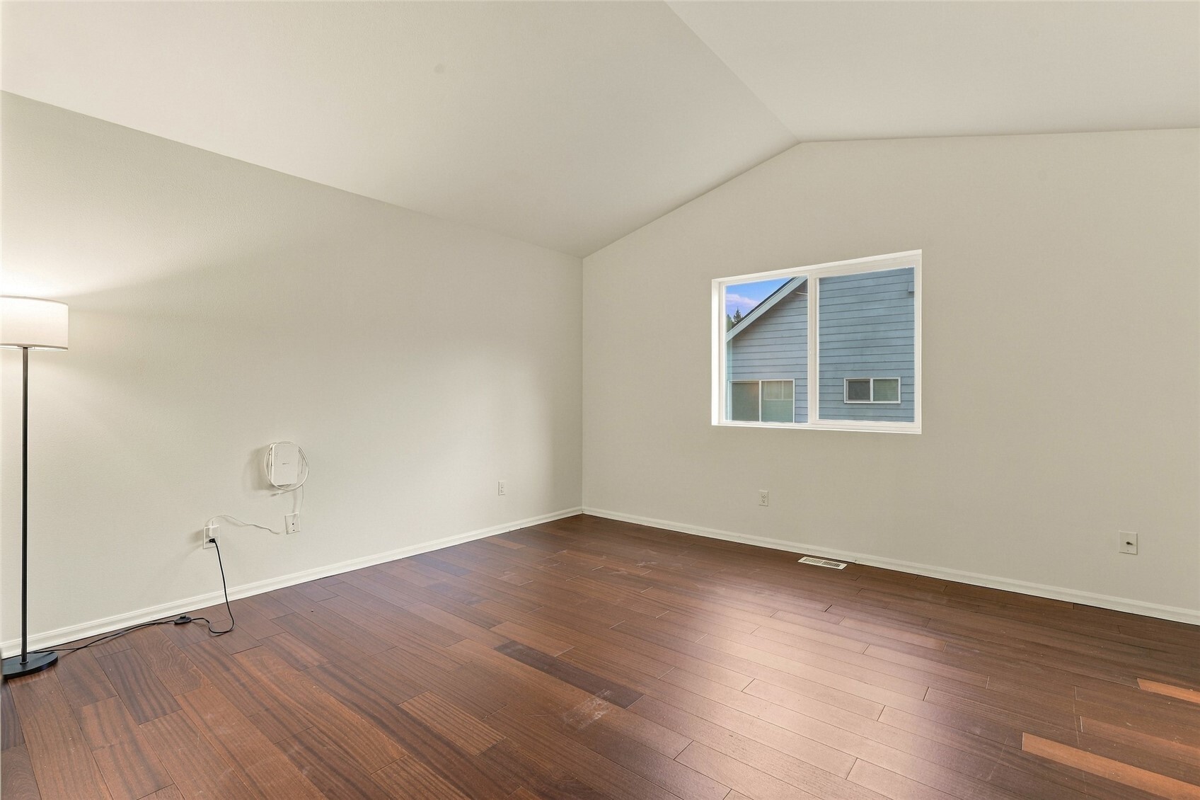 19423 Meridian Place Property Photo 19