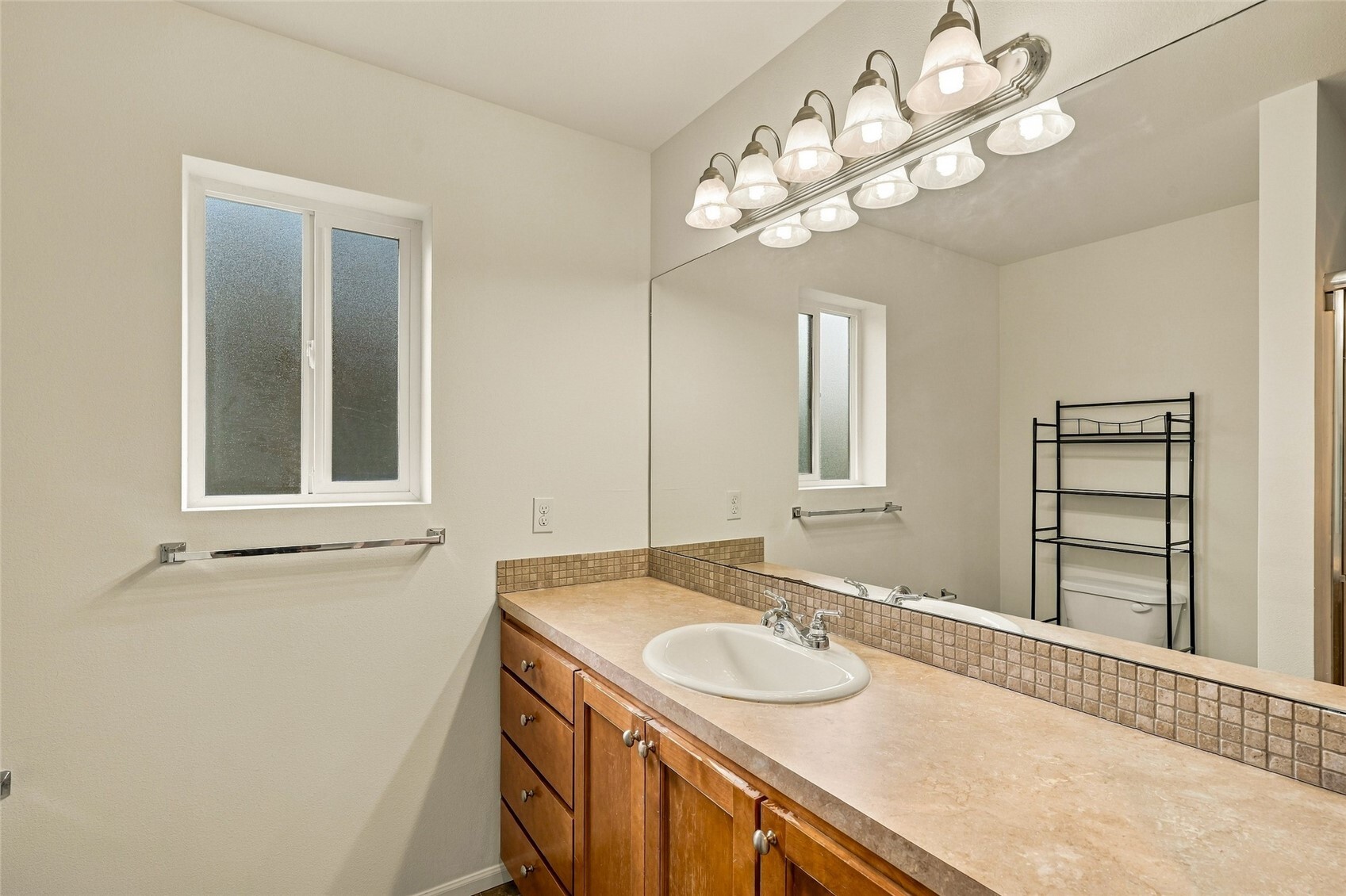 19423 Meridian Place Property Photo 25