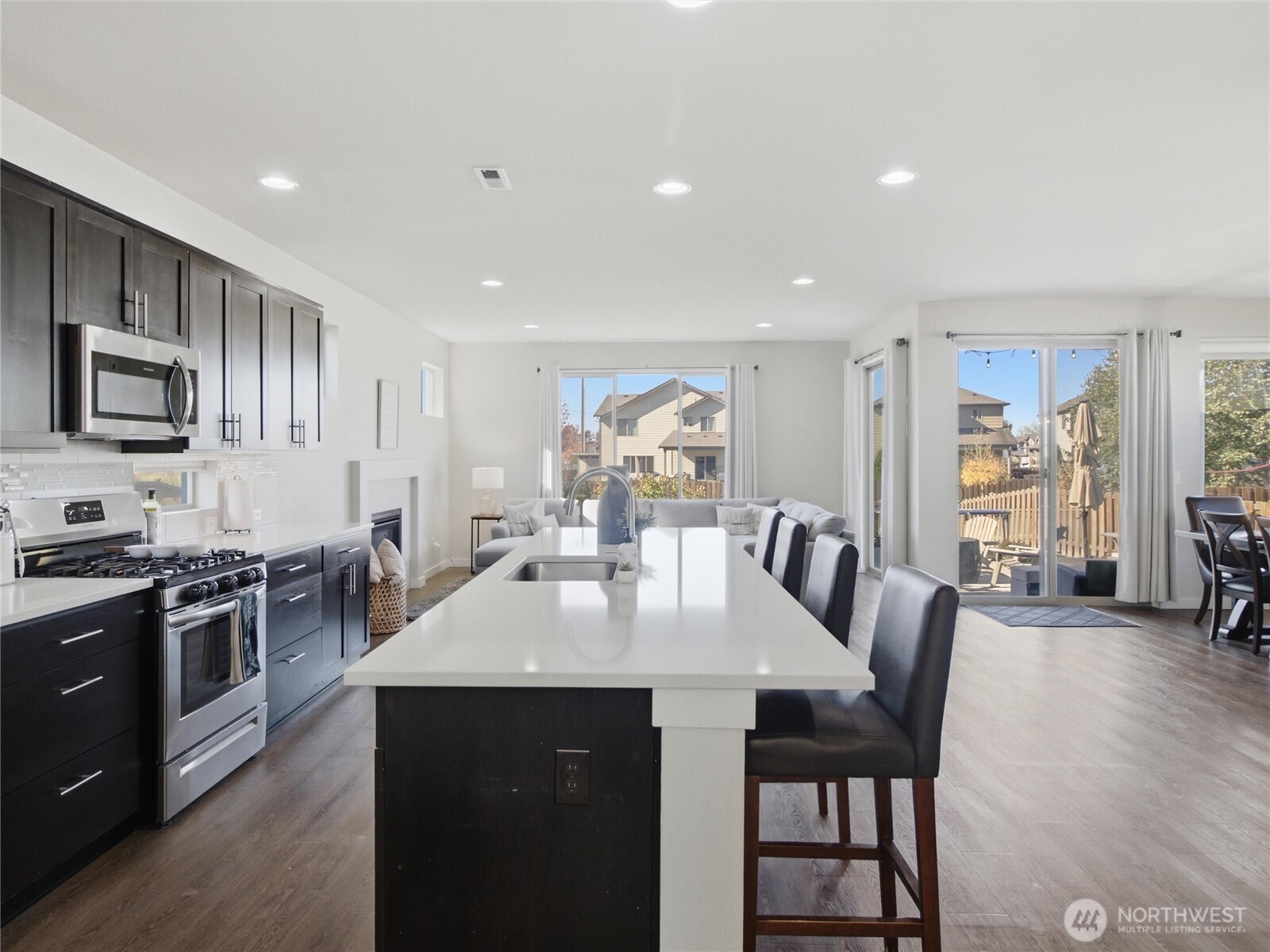 471 Partlon Street Property Photo 6