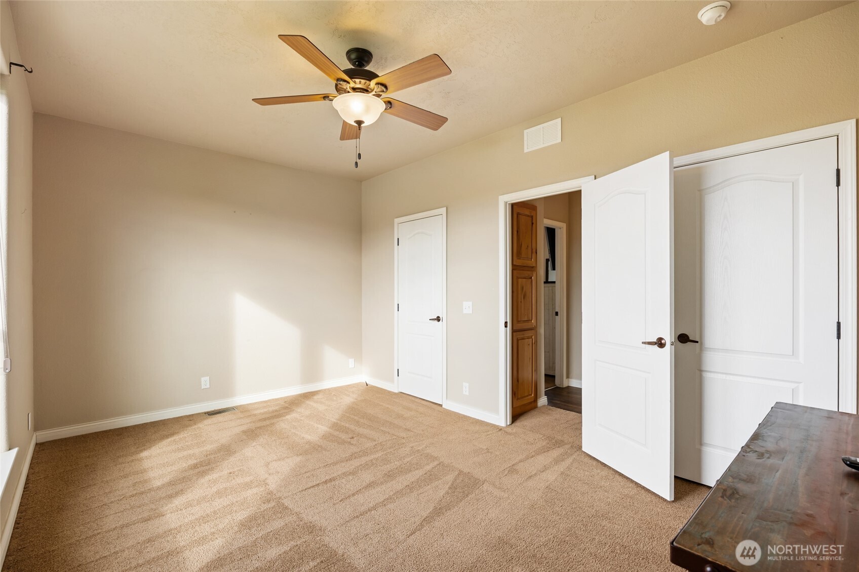 1701 E Burr Avenue 32 Property Photo 21