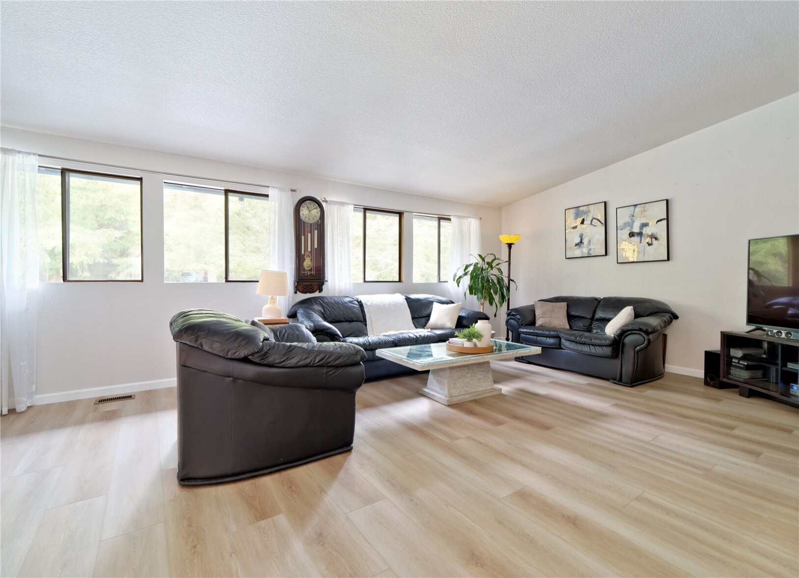 22121 4th Avenue Property Photo 7