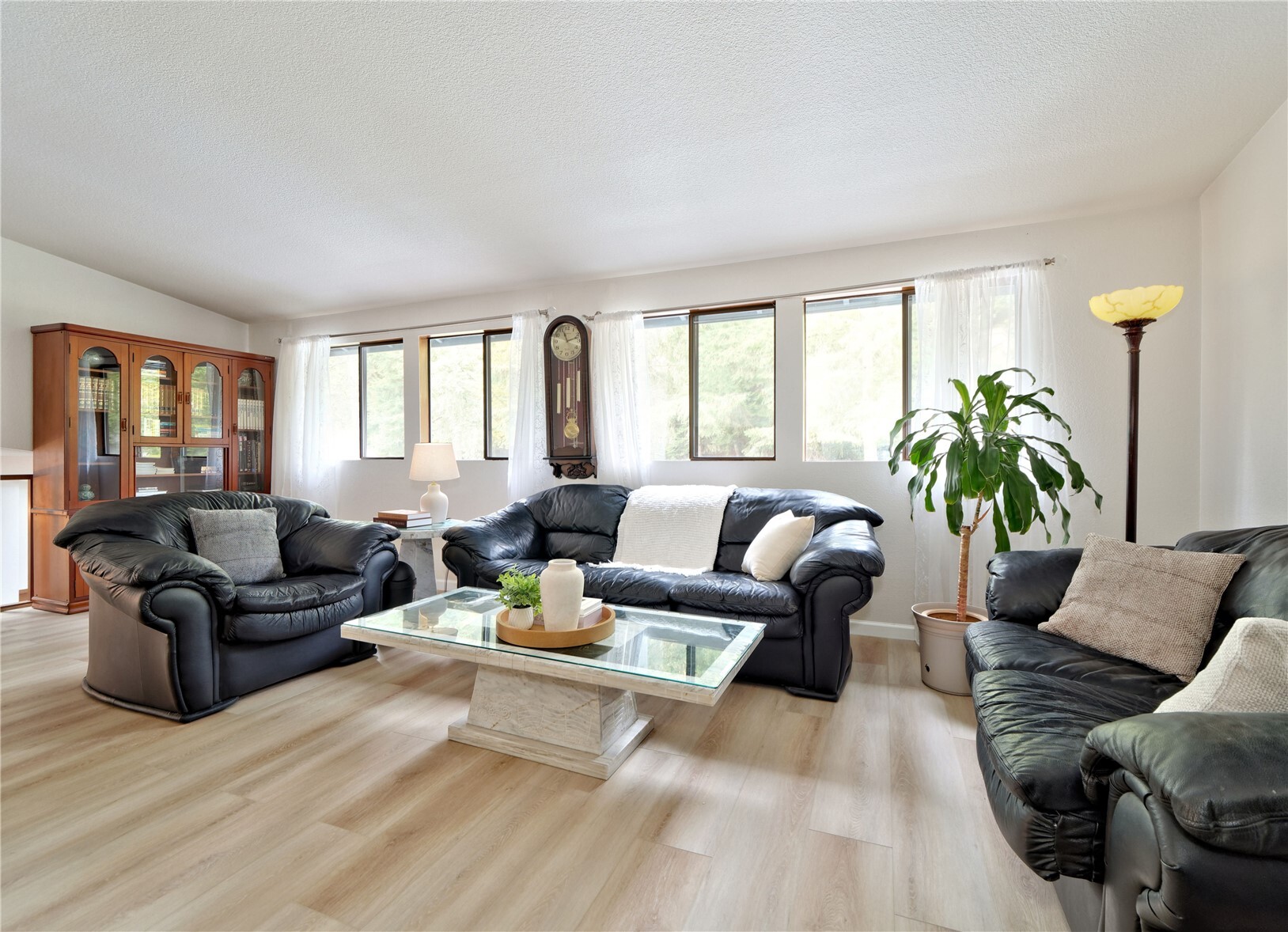 22121 4th Avenue Property Photo 8