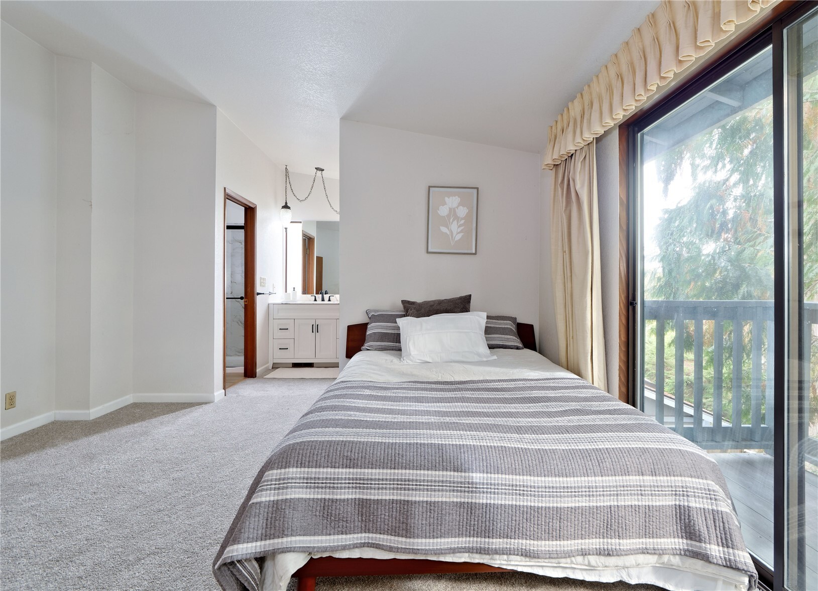 22121 4th Avenue Property Photo 13