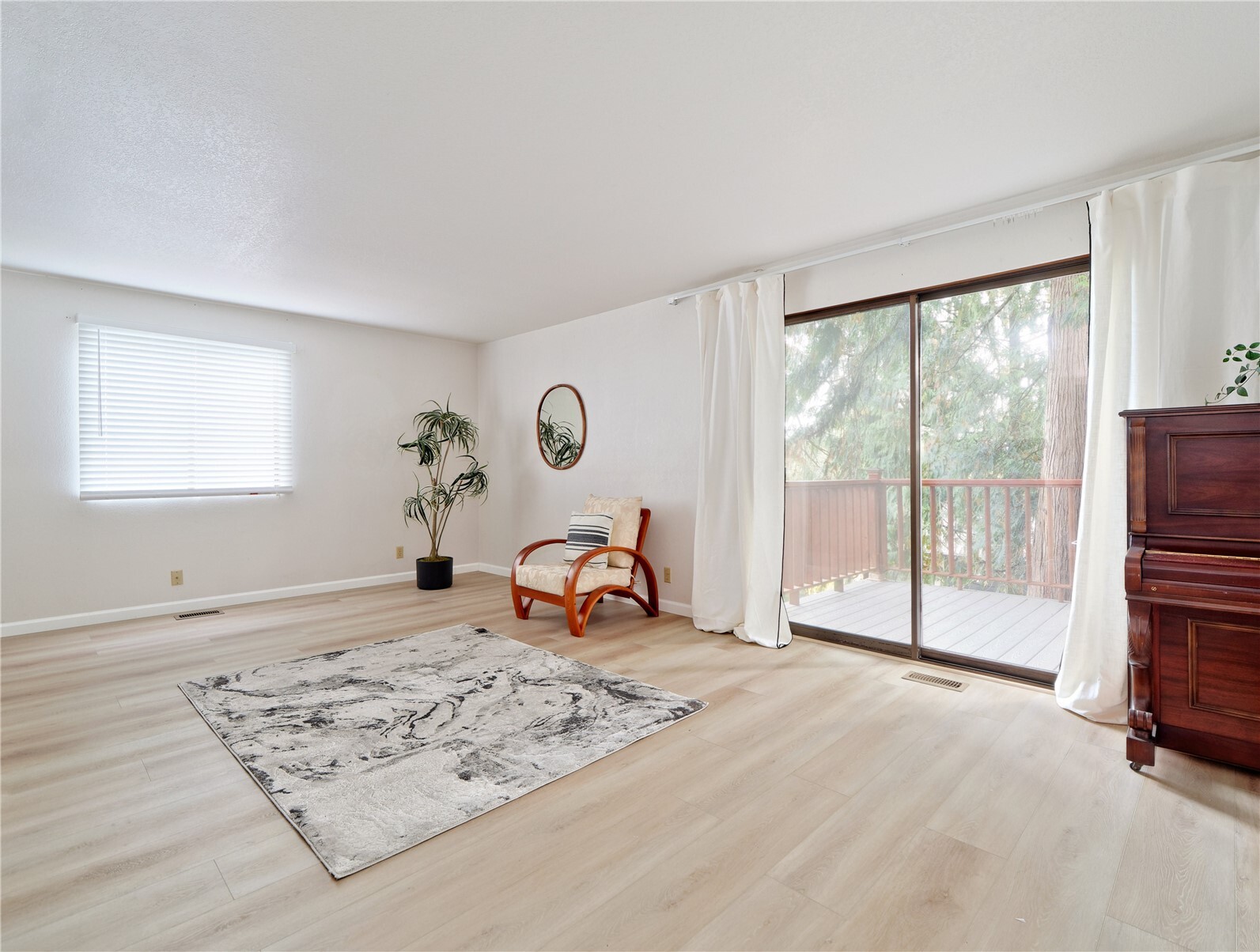 22121 4th Avenue Property Photo 18