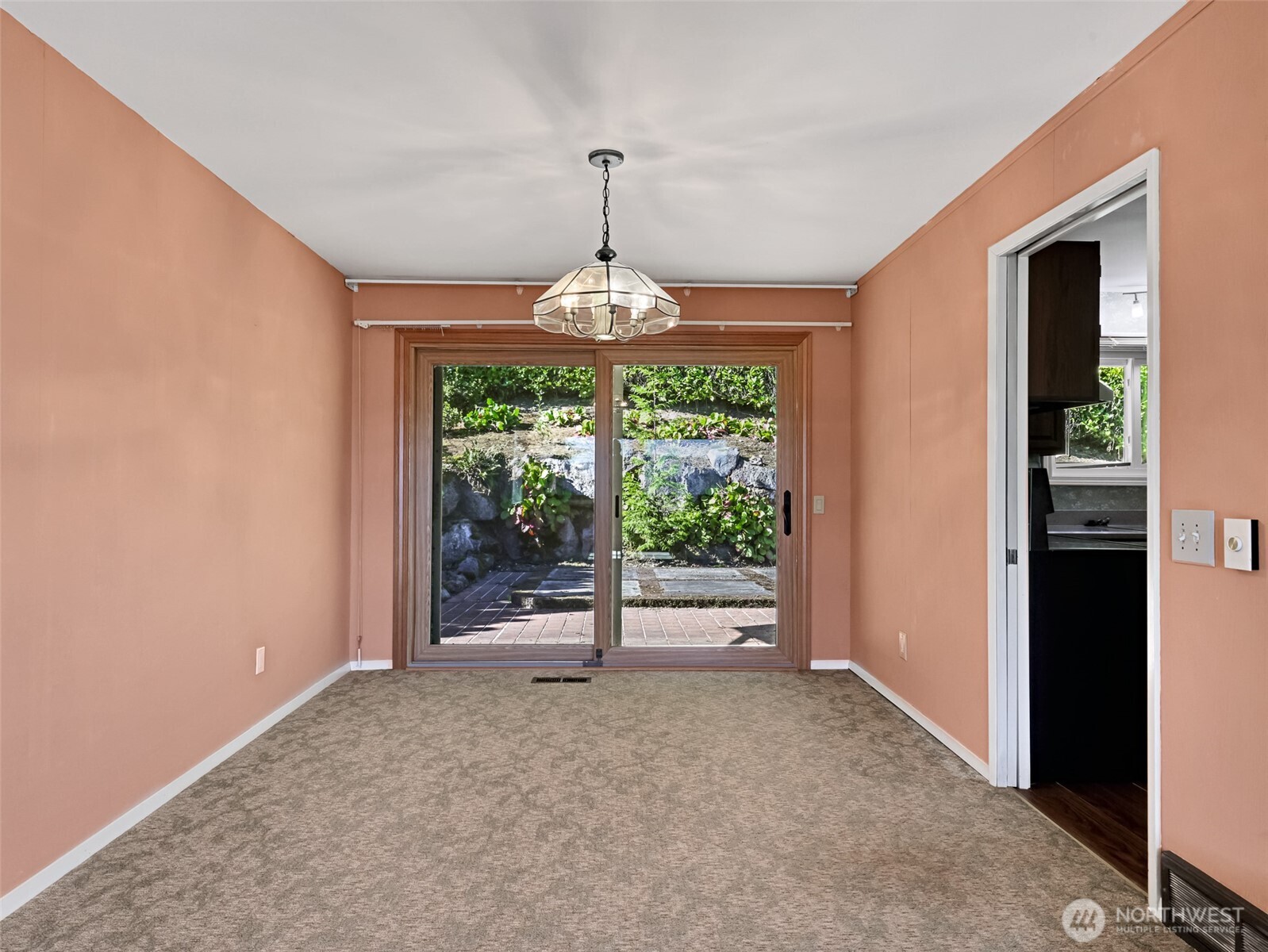 455 Seneca Avenue Property Photo 6