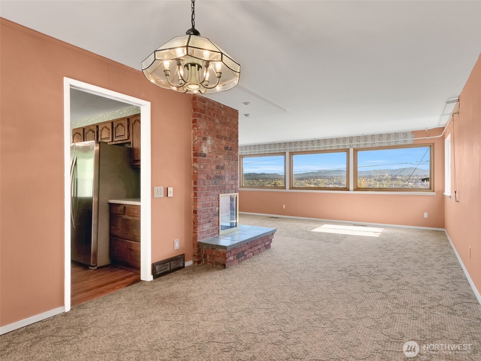 455 Seneca Avenue Property Photo 7