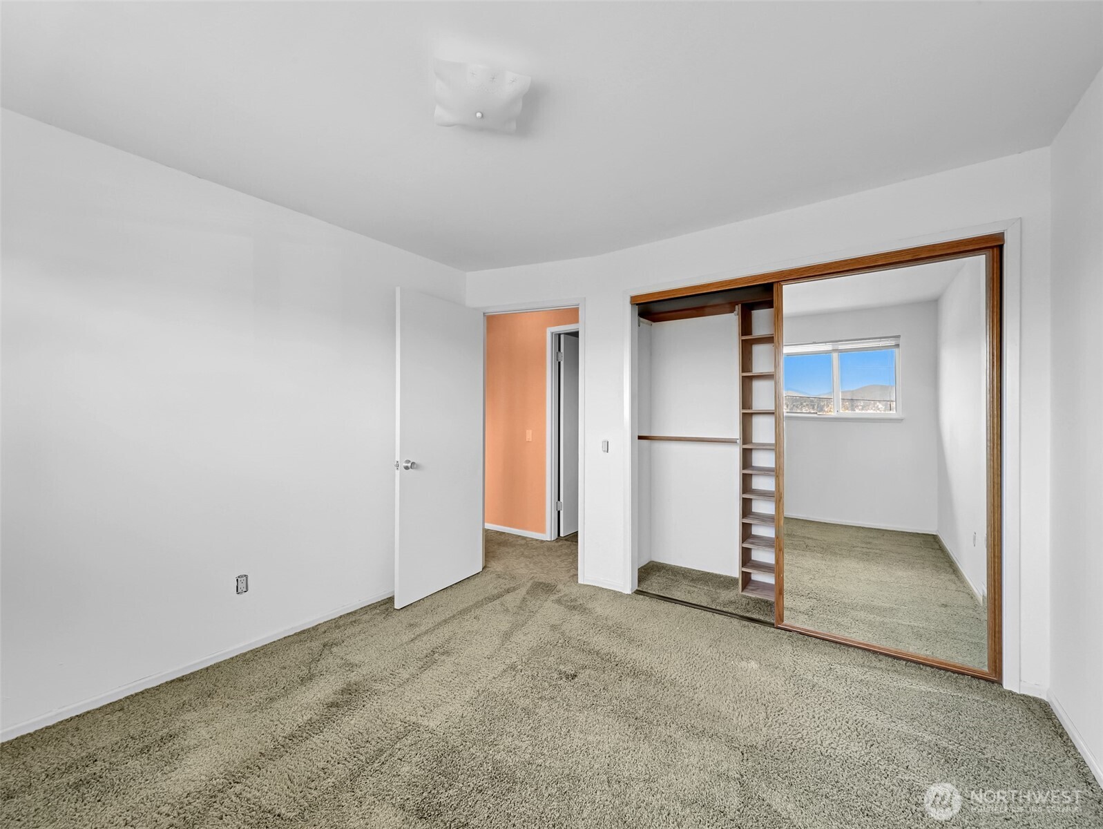 455 Seneca Avenue Property Photo 13
