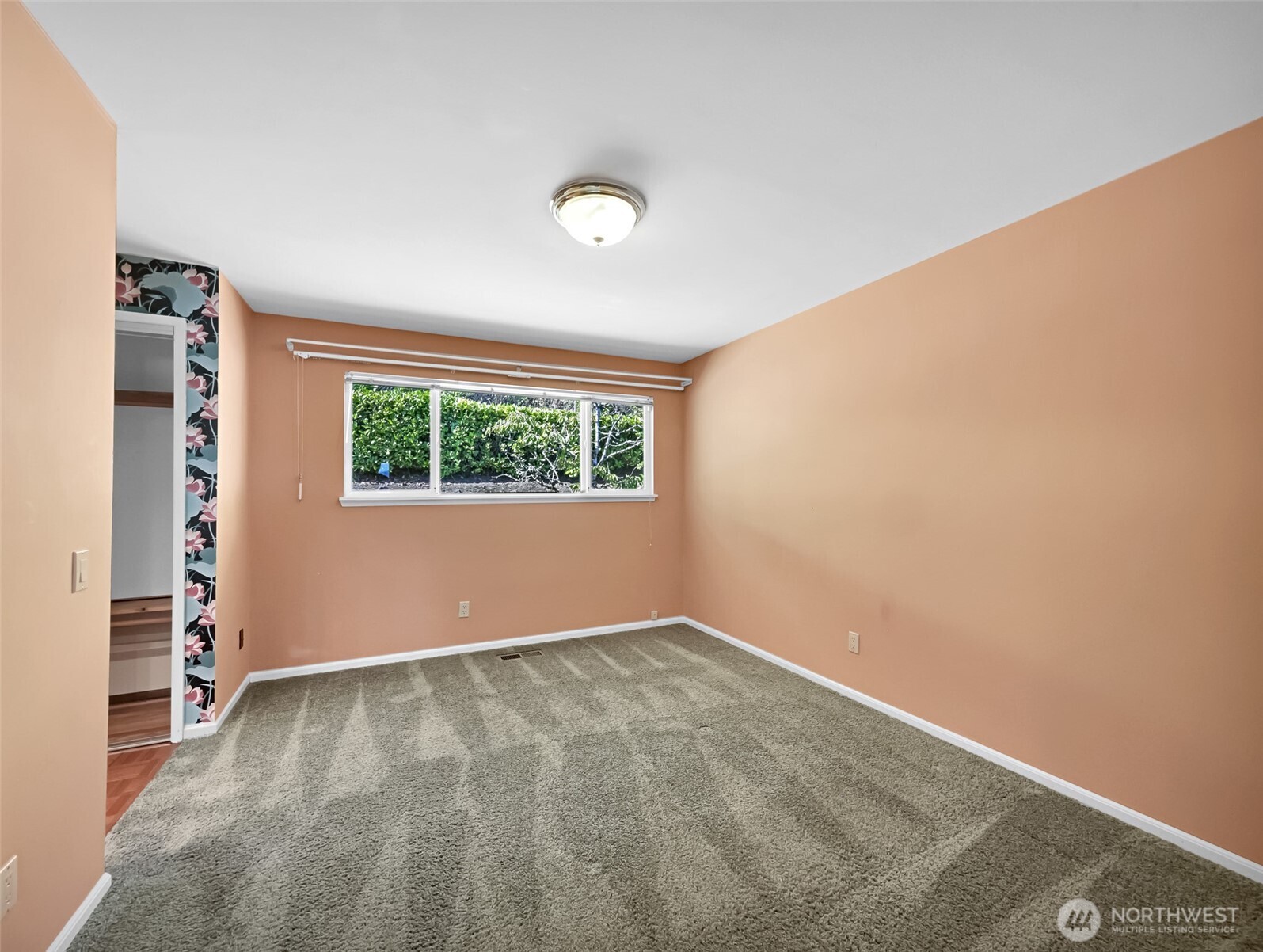 455 Seneca Avenue Property Photo 15