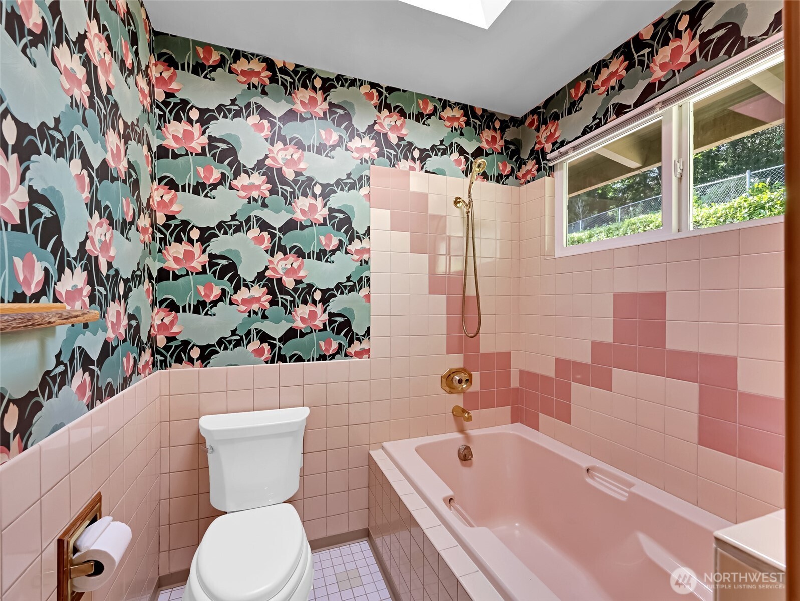 455 Seneca Avenue Property Photo 18