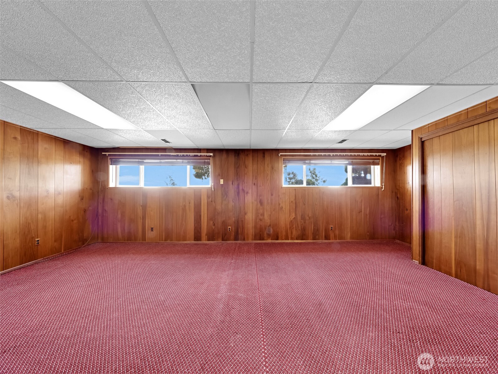 455 Seneca Avenue Property Photo 19