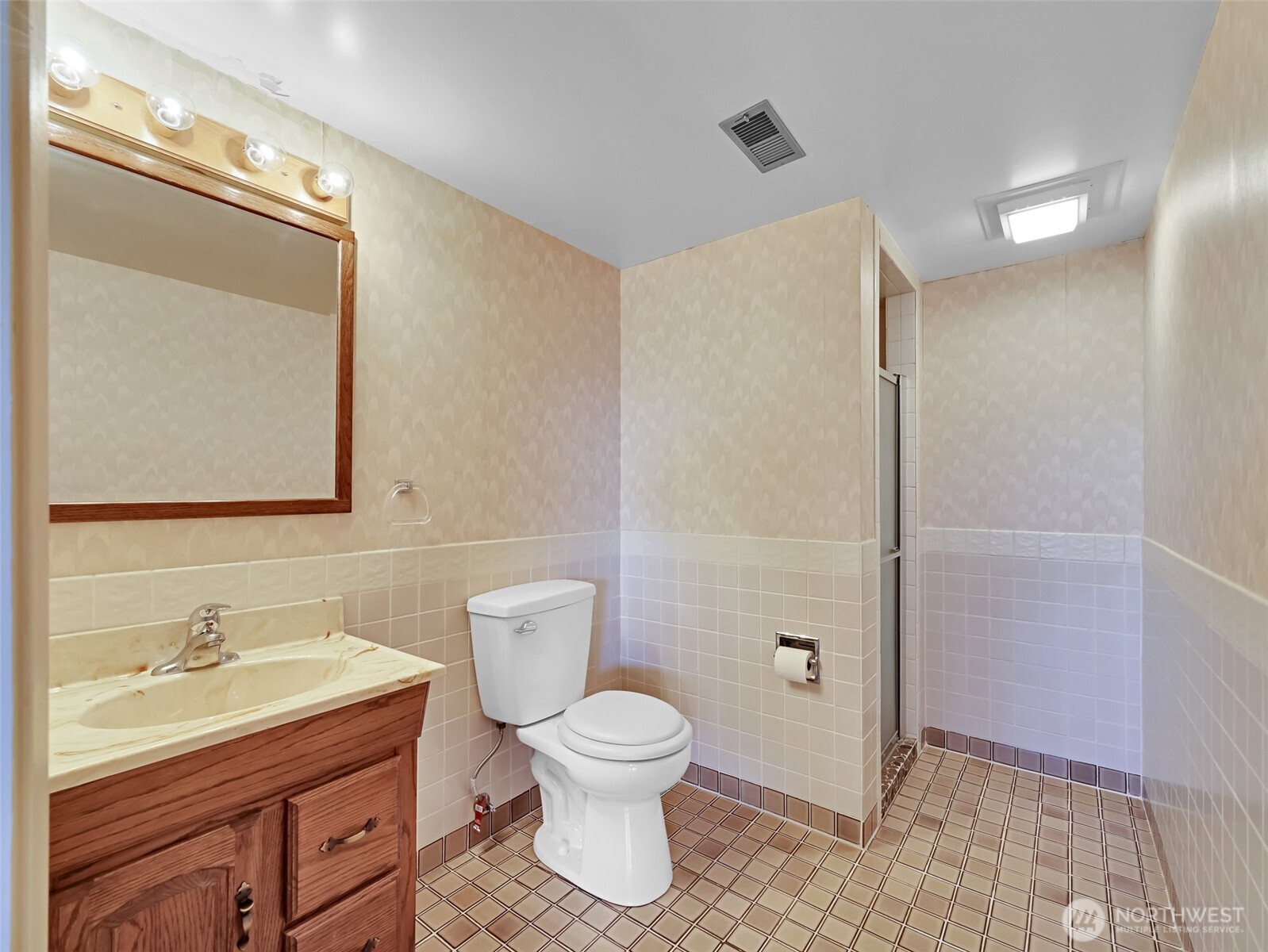 455 Seneca Avenue Property Photo 21