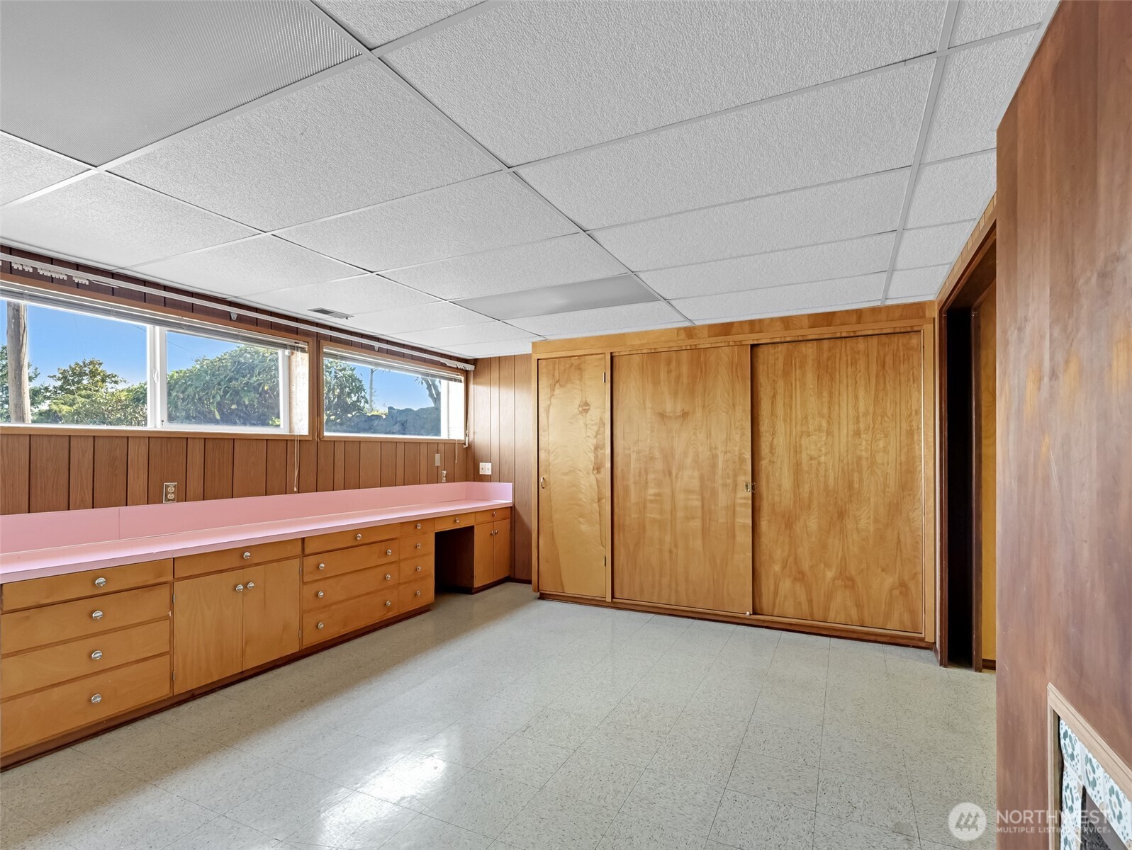 455 Seneca Avenue Property Photo 22